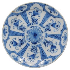 Delft  - Piatto Delft floreale blu e bianco del 18° secolo, stile 'cineseria'