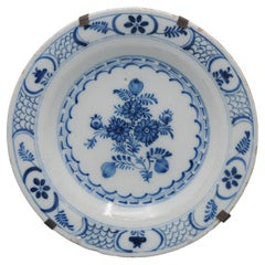 Delft  - Piatto Delft floreale blu e bianco del 18° secolo, stile 'cineseria'