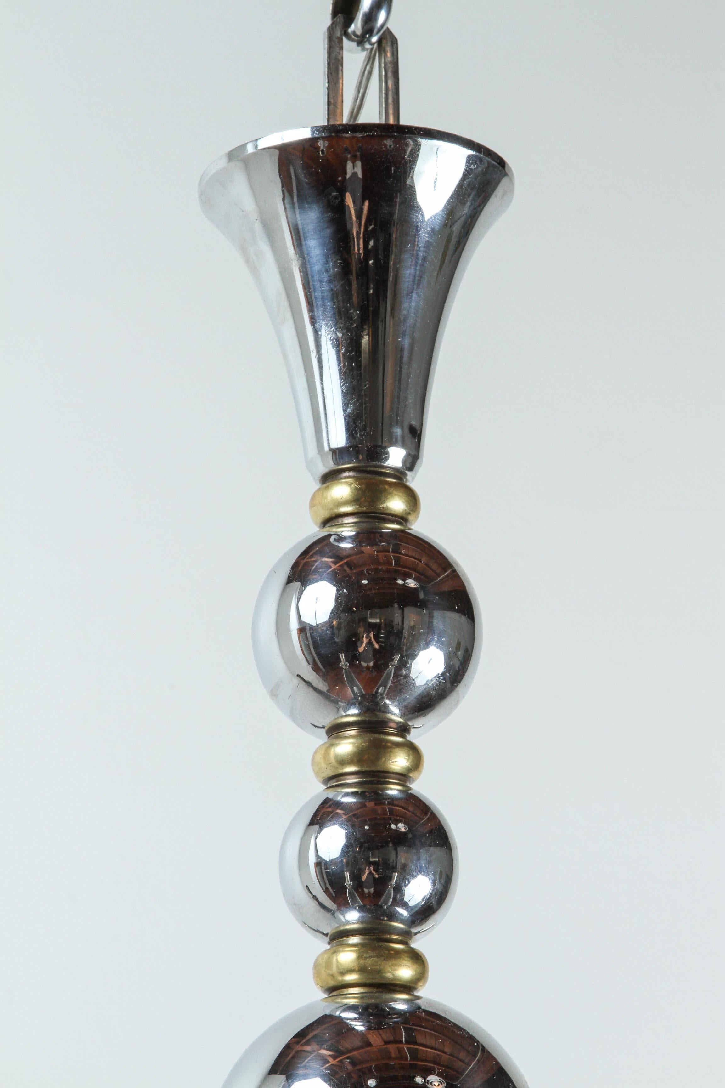 Metà XX secolo Lampadario francese in ottone e cromo Art Deco in vendita