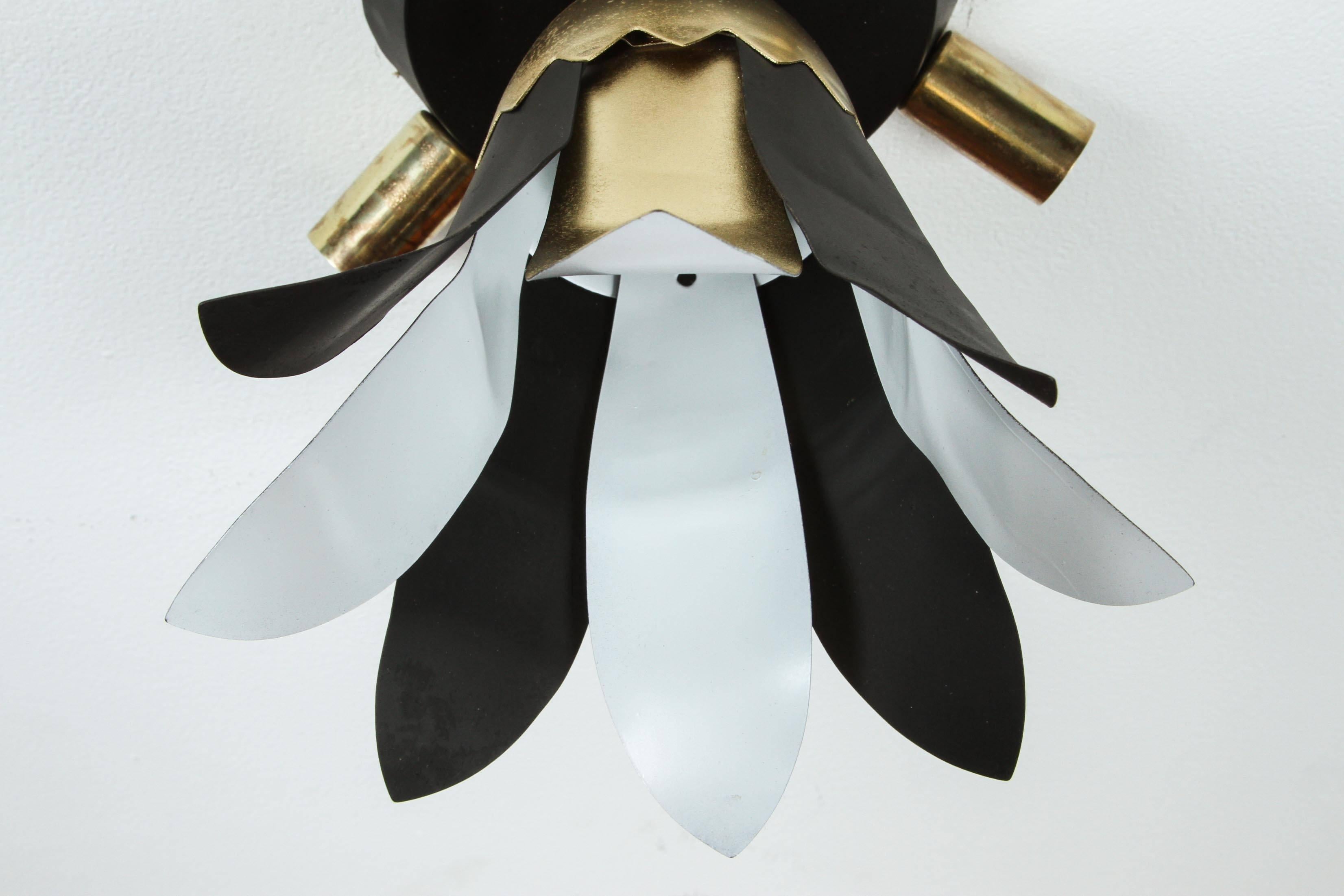 Américain Luminaire à montage encastré à pétales dans le style de Lightolier en vente