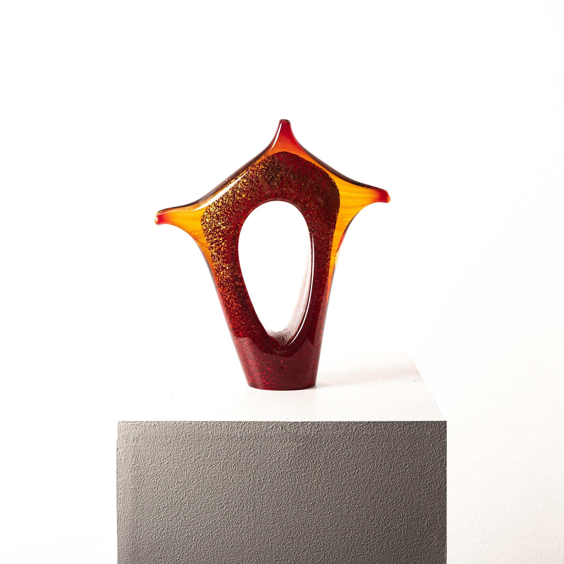 Scultura astratta rossa in vetro intarsiato a foglia d'oro di Murano della metà del secolo scorso, anni '60 In condizioni buone in vendita a BARCELONA, ES