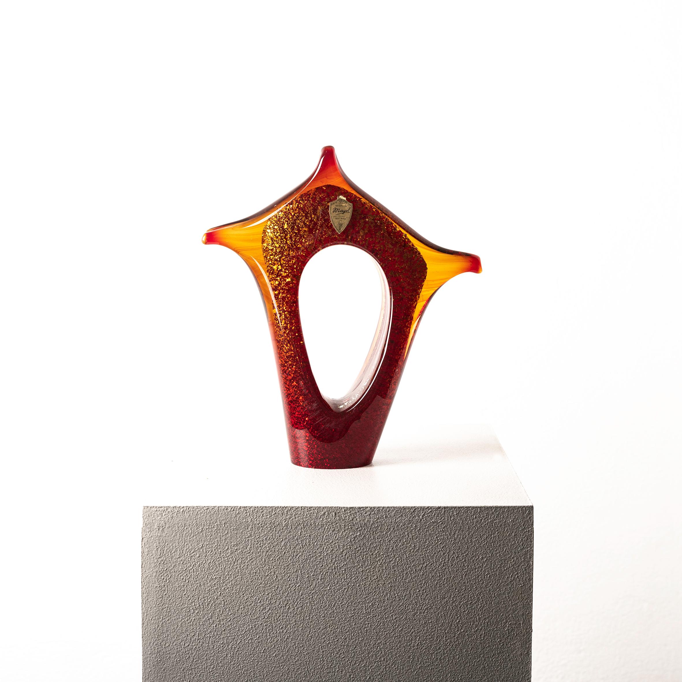 Italiano Scultura astratta rossa in vetro intarsiato a foglia d'oro di Murano della metà del secolo scorso, anni '60 in vendita