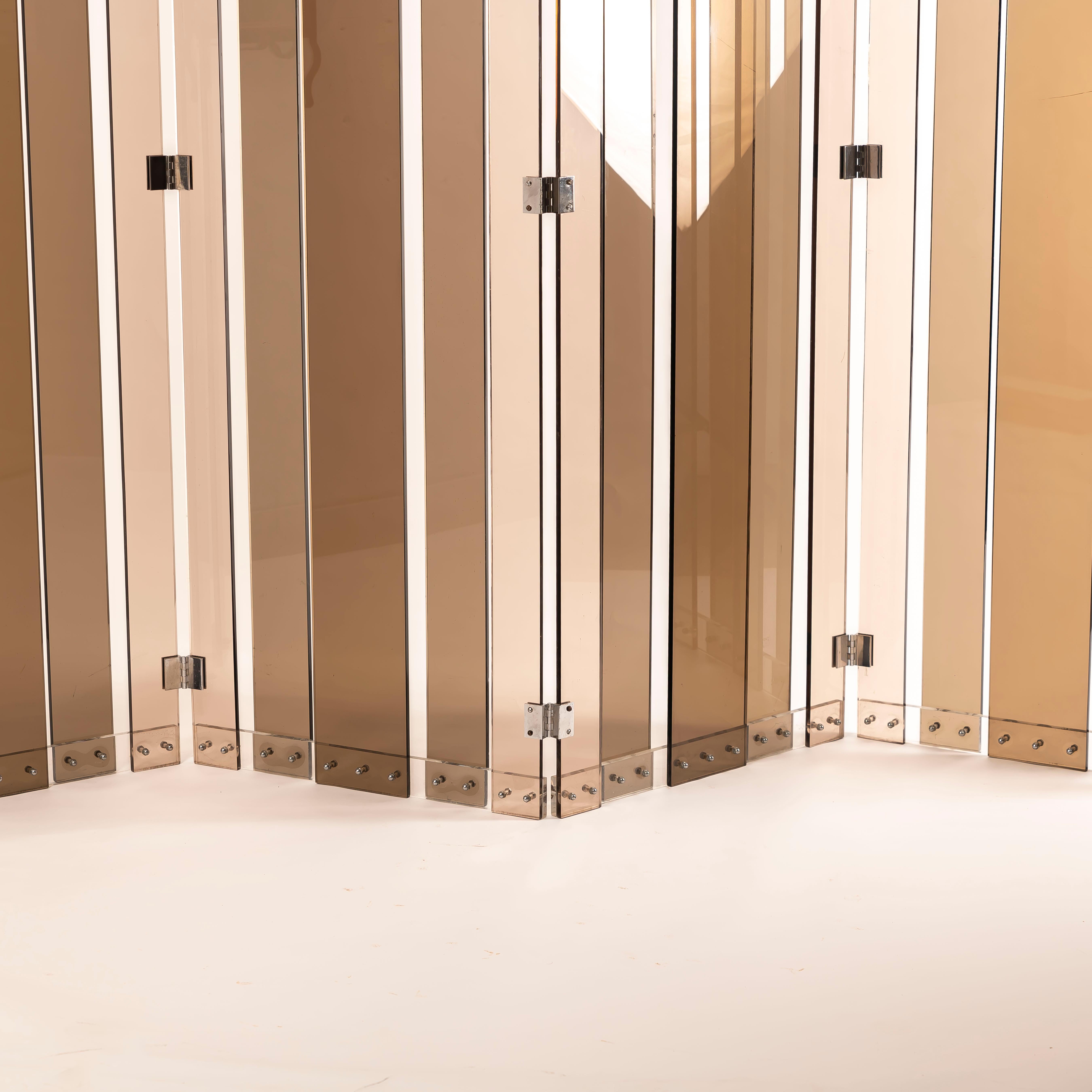 Vintage French 4-Panel Screen by Philippe Jean, 1970s - Plexiglas fumé en vente 4