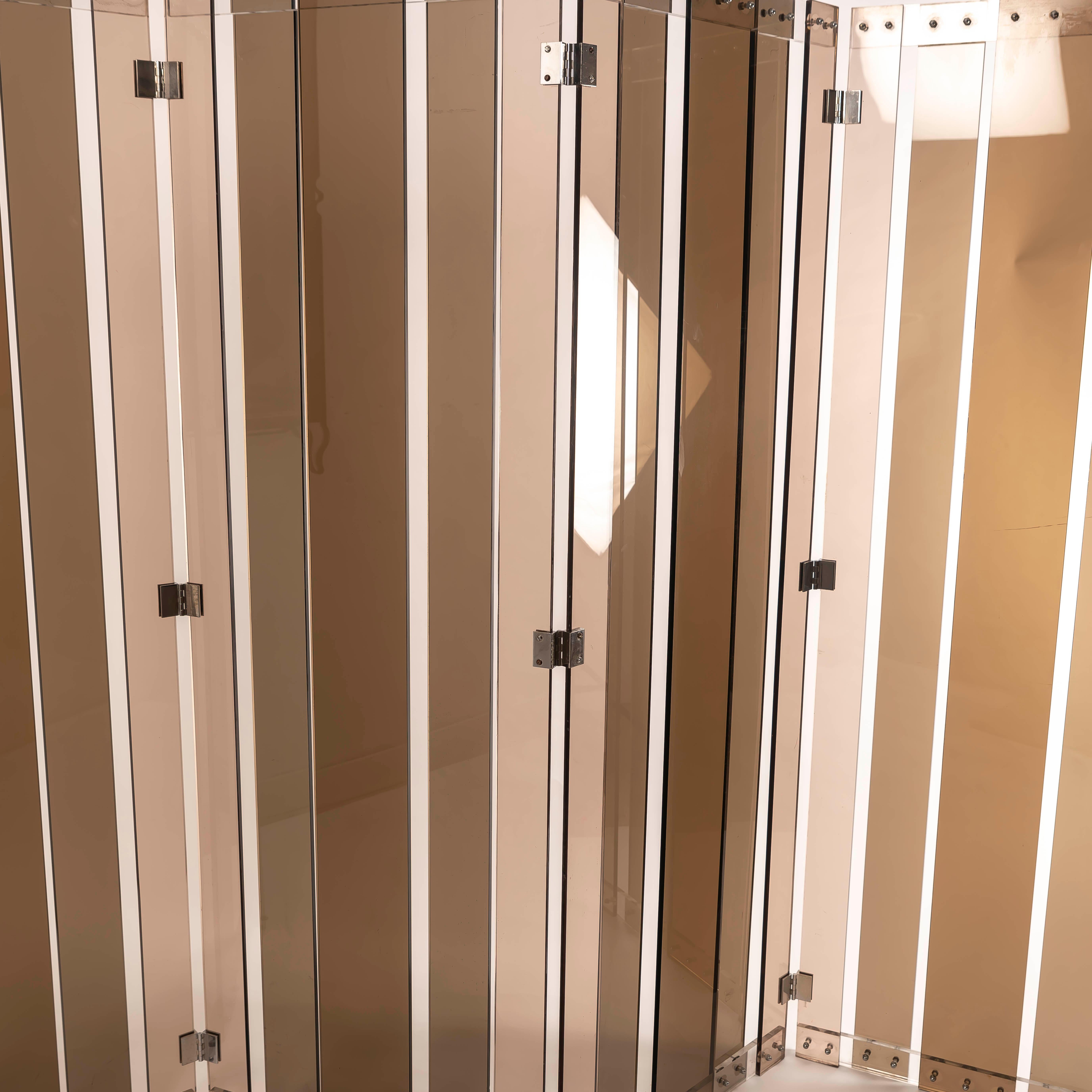 Vintage French 4-Panel Screen by Philippe Jean, 1970s - Plexiglas fumé Bon état - En vente à BARCELONA, ES