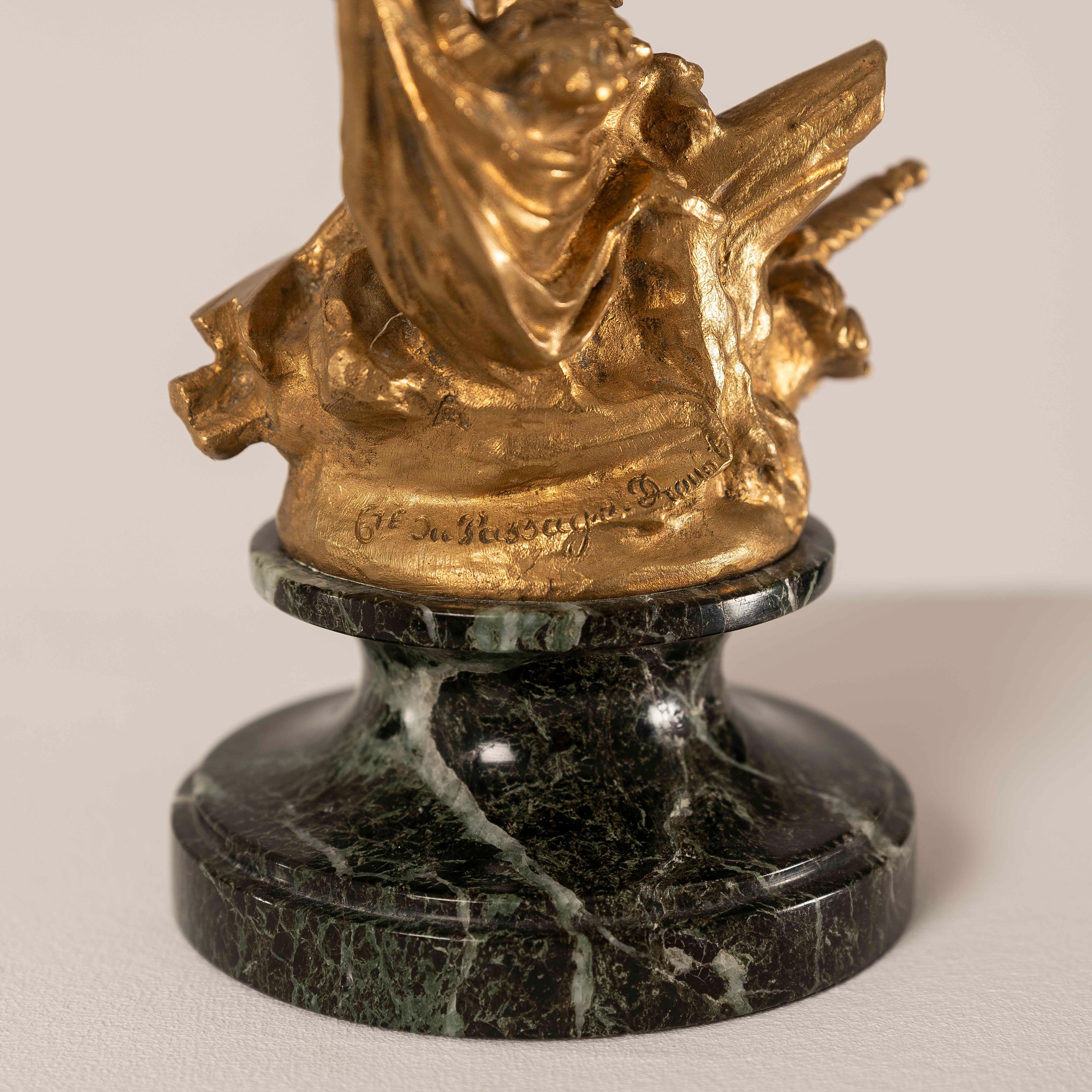 20ième siècle Sculpture en bronze doré d'après Arthur Comte DU PASSAGE - Allégorique en vente