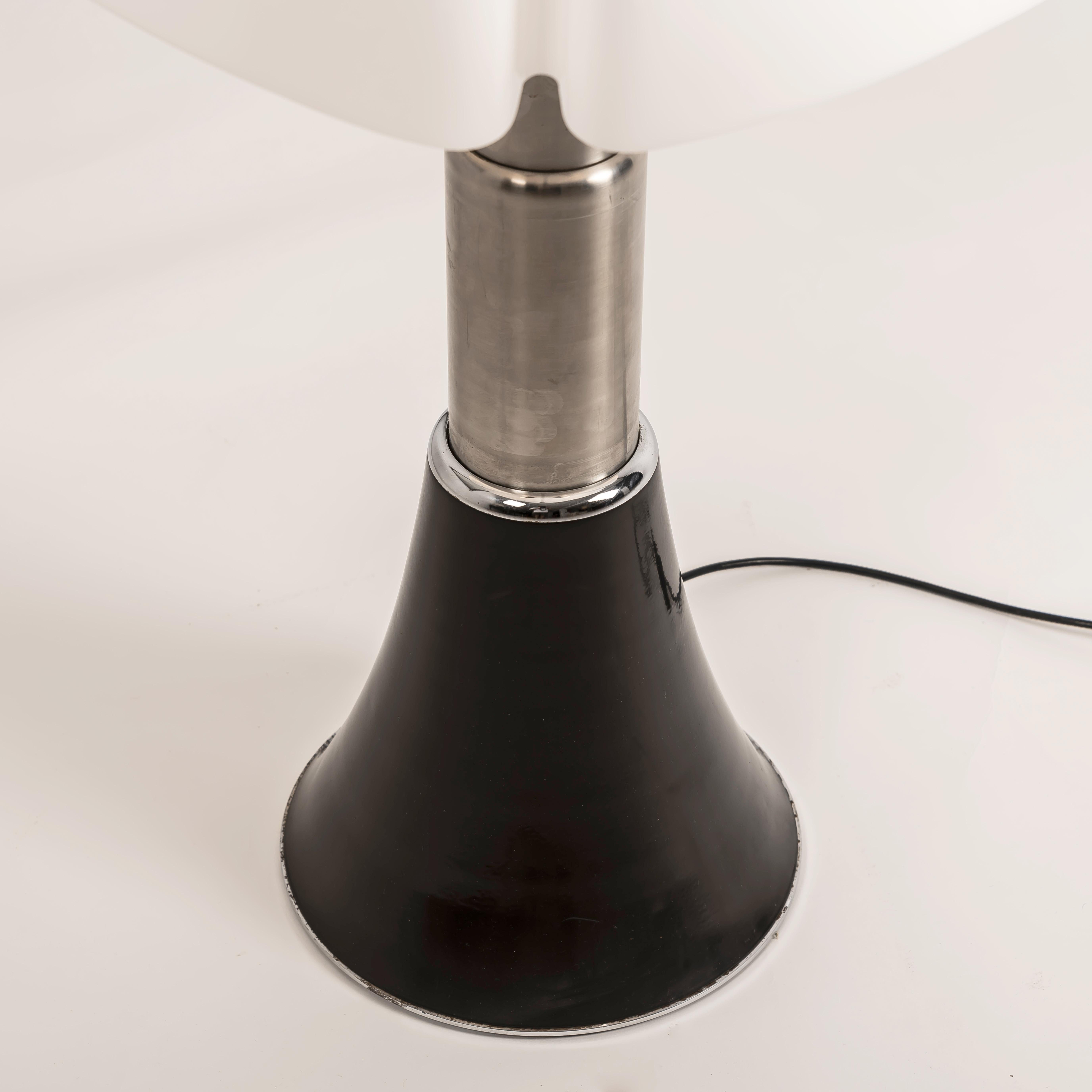 Large 1970s Gae Aulenti Pipistrello Table Lamp for Martinelli Luce, Italy For Sale 2
