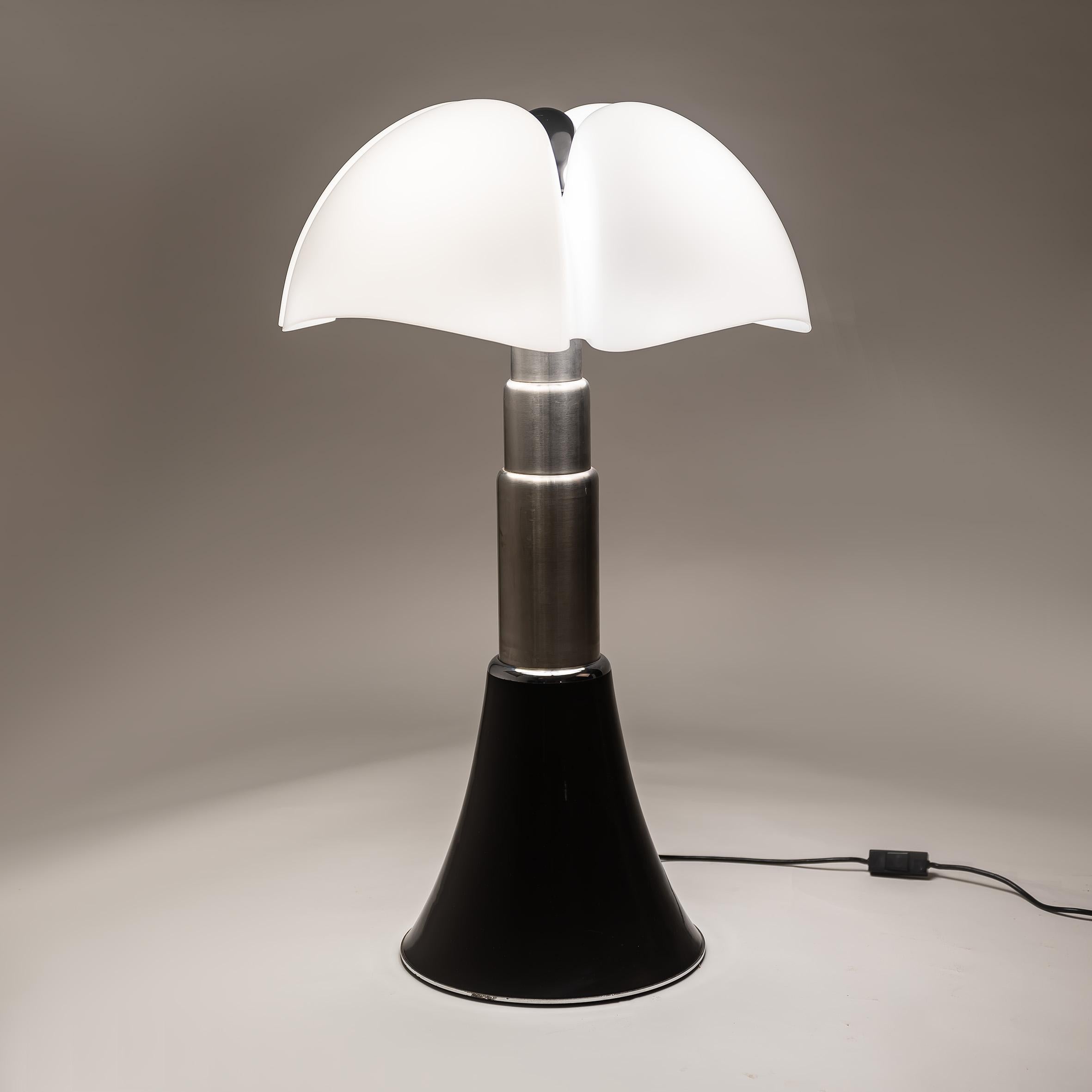 Space Age Large 1970s Gae Aulenti Pipistrello Table Lamp for Martinelli Luce, Italy For Sale