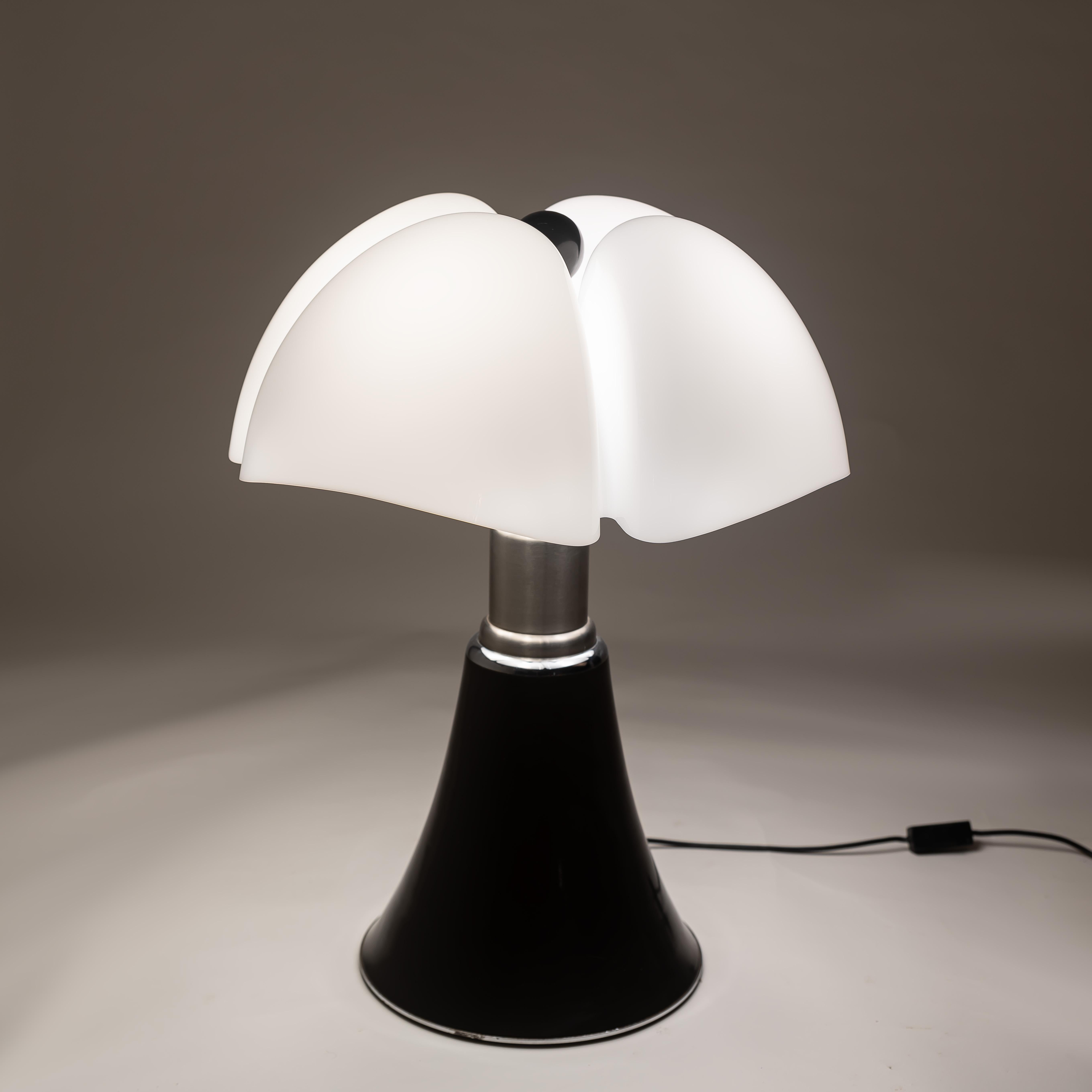 Italian Large 1970s Gae Aulenti Pipistrello Table Lamp for Martinelli Luce, Italy For Sale