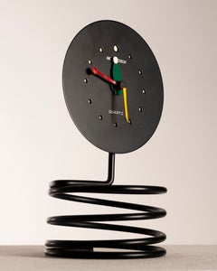Horloge de table sculpturale en quartz de style postmoderne McIntosh, années 1980