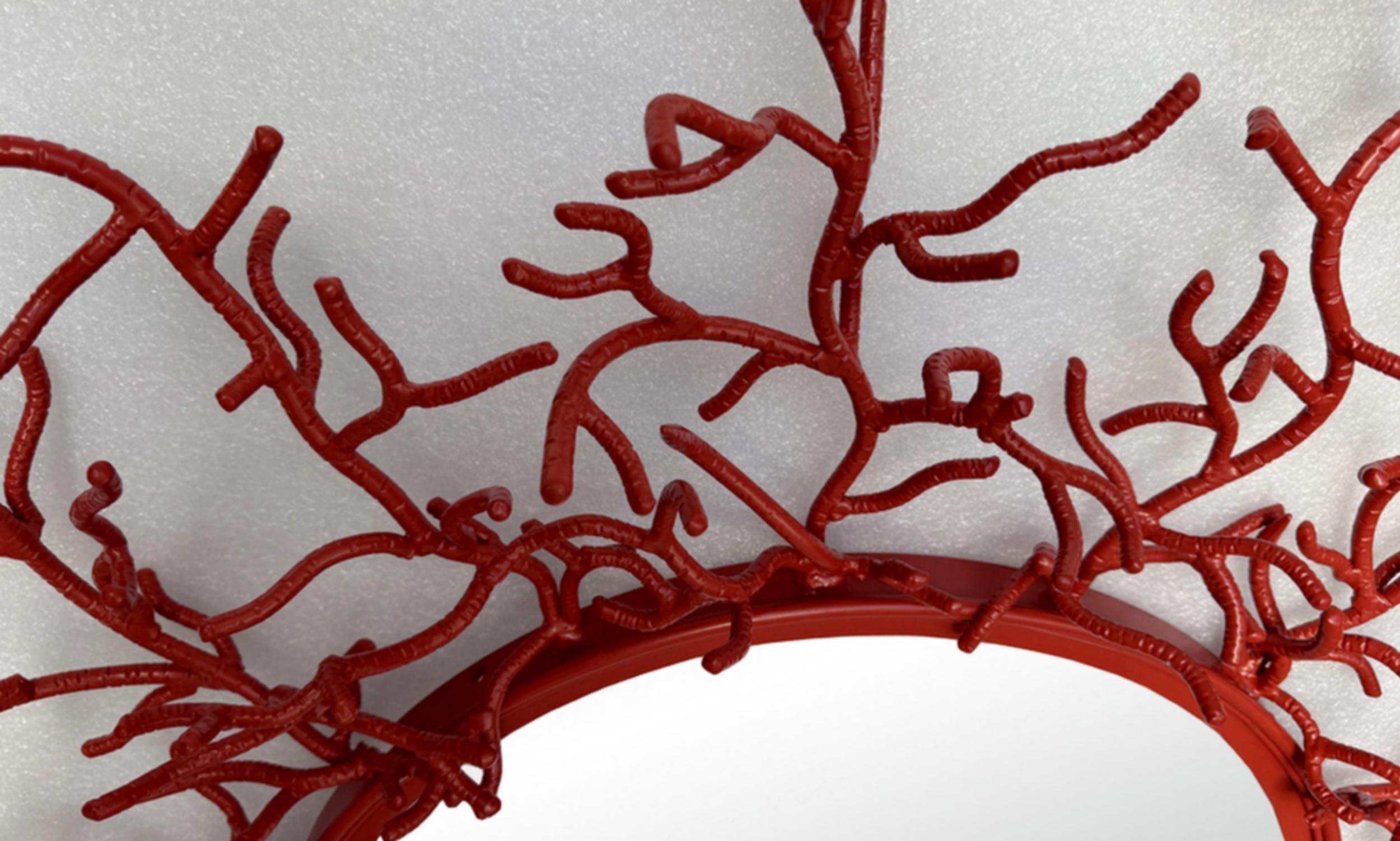 Grand miroir rond, cadre en fer forgé laqué à l'imitation de branches de corail.

Diamètre : 138 cm (54,33 pouces - 4,53 pieds)
Diamètre du miroir : 54,5 cm (21,46 pouces)
Profondeur totale : 16 cm (6.3 inches)

