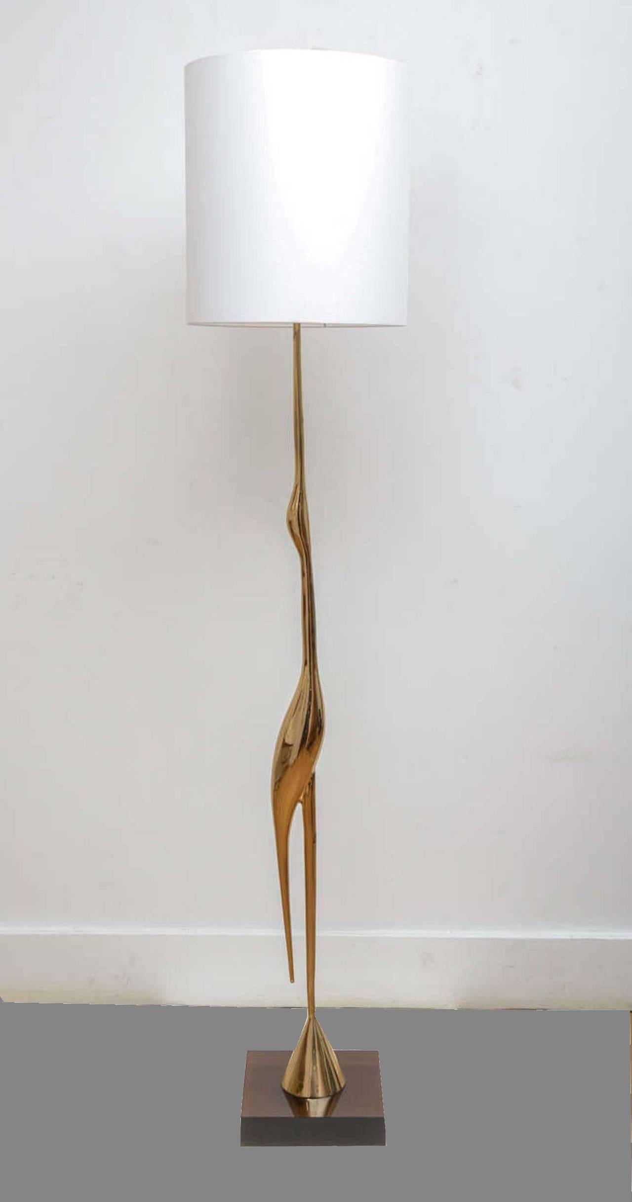 Polished bronze “Héron” floor lamp, circa 1970, by René Broissand (born in 1928). On a square brown Lucite base. Signed and numbered 63.
New lampshade redone as original. Three lights.

Dimensions without lampshade are:
Height: 171 cm.
Square