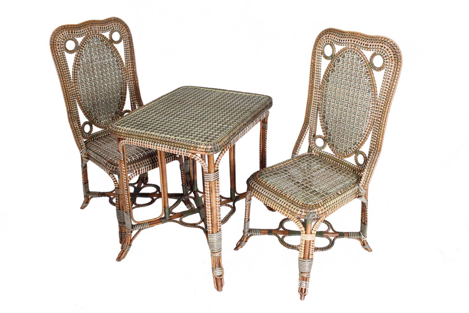 Elegant set of furniture in braided rattan composed of a sofa, a table, two chairs and two armchairs.
The Perret et Vibert factory was one of the most famous in the second half of the 19th century, for it rattan furniture to winter garden, then for