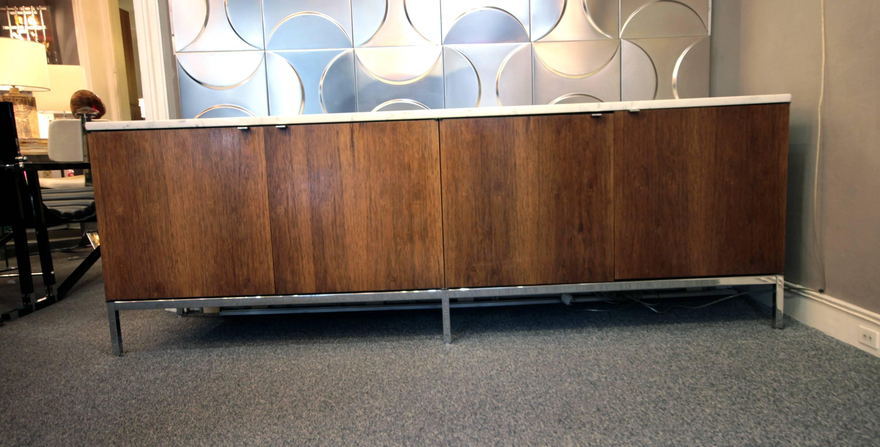 Large credenza in wallnut with chromed base and handles, designed by Florence Knoll for Knoll International. Four doors.
Interior and shelves in natural oak. Small hooves with adjustable height.
All in good original condition.
