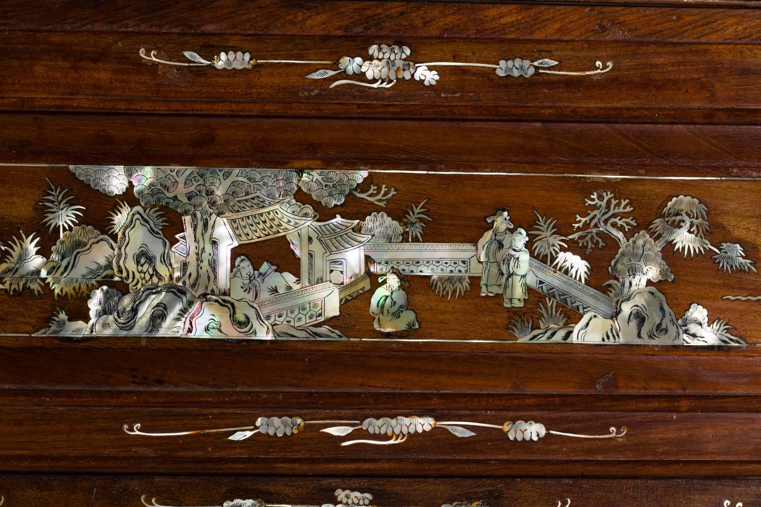 Paire de vitrines indochinoises, vers 1930 en vente 3