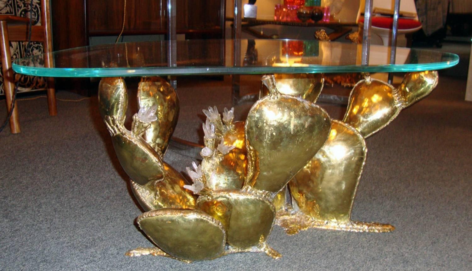 Sculpture-coffee table by Richard Faure representing a prickly pear tree in bloom.
Handmade in brass with rock crystal flowers. Signed.
The beveled glass tray has been specially made in tempered extra white glass.