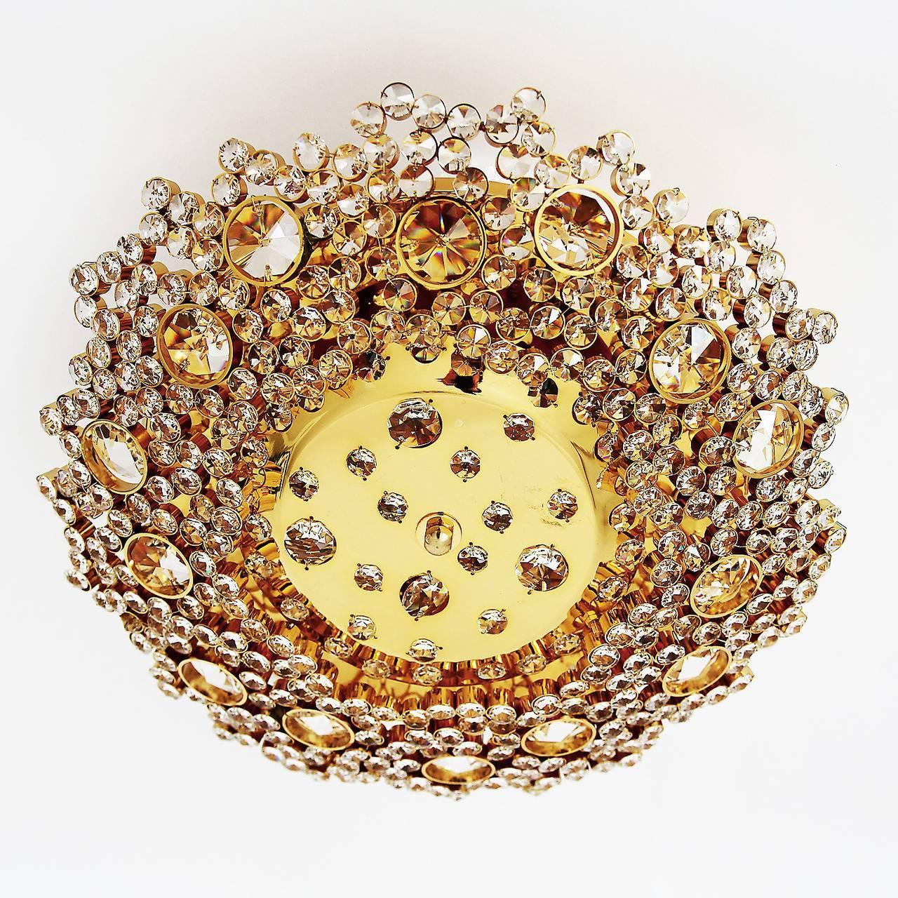 Ceiling lamp in gilded brass, with a large number of cut crystals of different sizes, set in a golden brass mesh. Neat workmanship and very nice finish. Can also be used as a wall lamp.
With the 1960s came the accentuated use of glass elements and