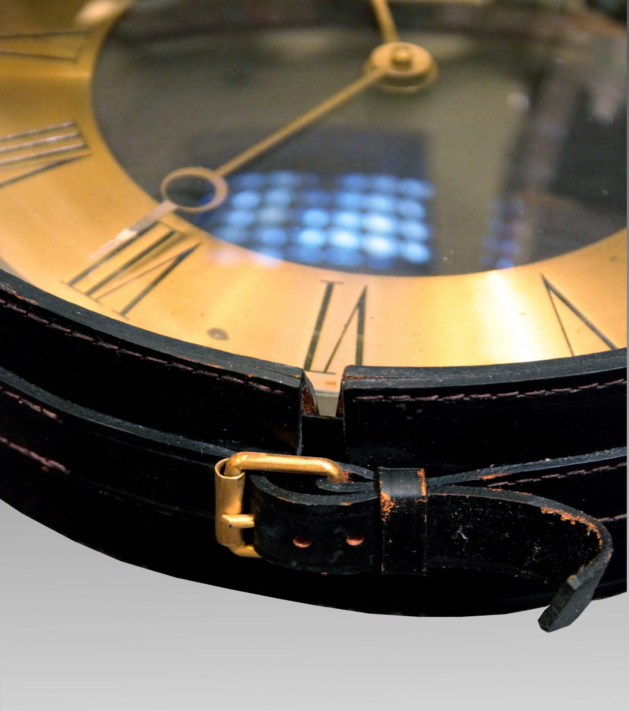 Runde Uhr und Barometer aus schwarzem Leder von Jacques Adnet, Frankreich, 1950 im Angebot 1