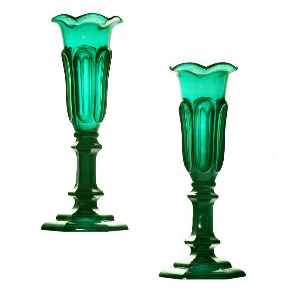 Rare Pair of Emerald Green Sandwich Glass Loop Vases In Excellent Condition In Litchfield, CT