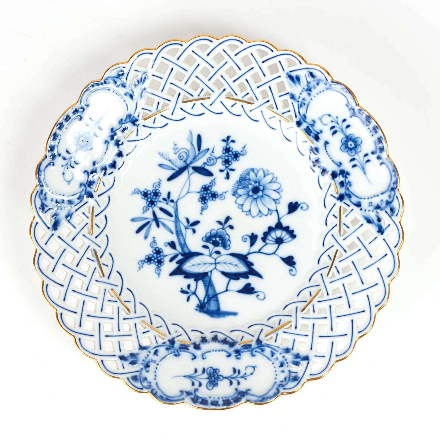 Rococo Set of 12 Meissen Rare Blue Onion Pattern Reticulated Plates