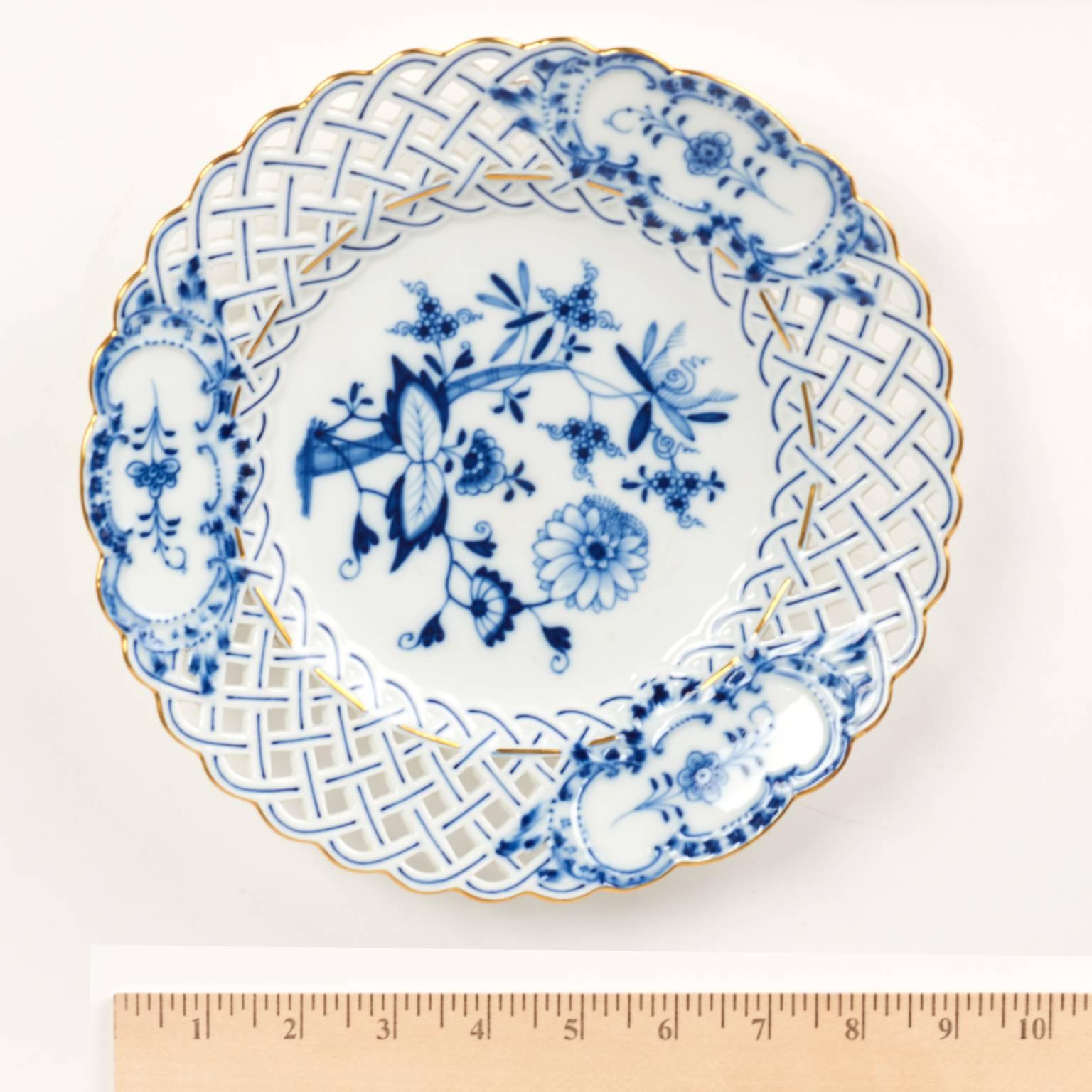 Late 19th Century Set of 12 Meissen Rare Blue Onion Pattern Reticulated Plates