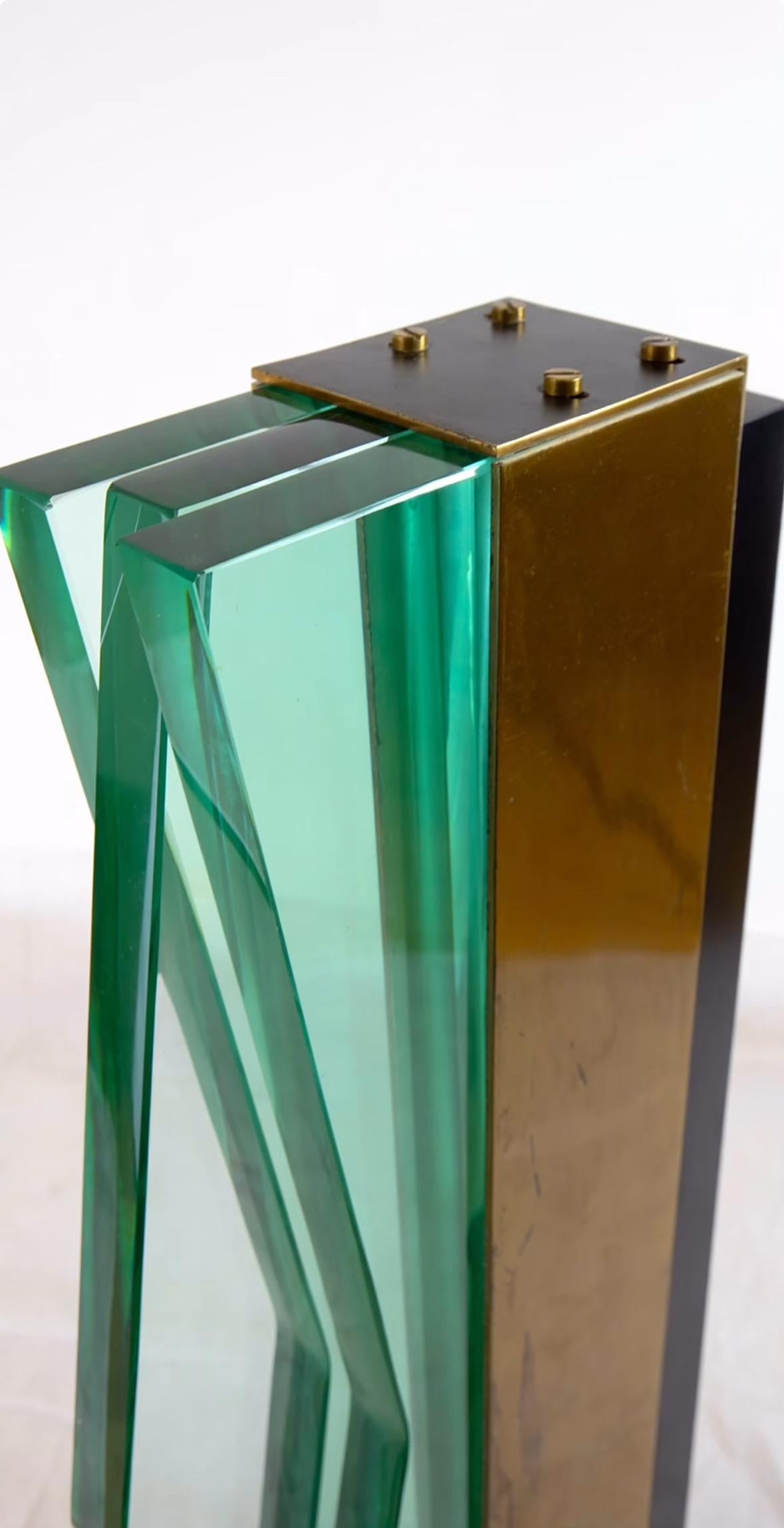 Seltenes Paar italienischer Wandleuchter von Max Ingrand für Fontana Arte Modell 1829. (Handgefertigt) im Angebot