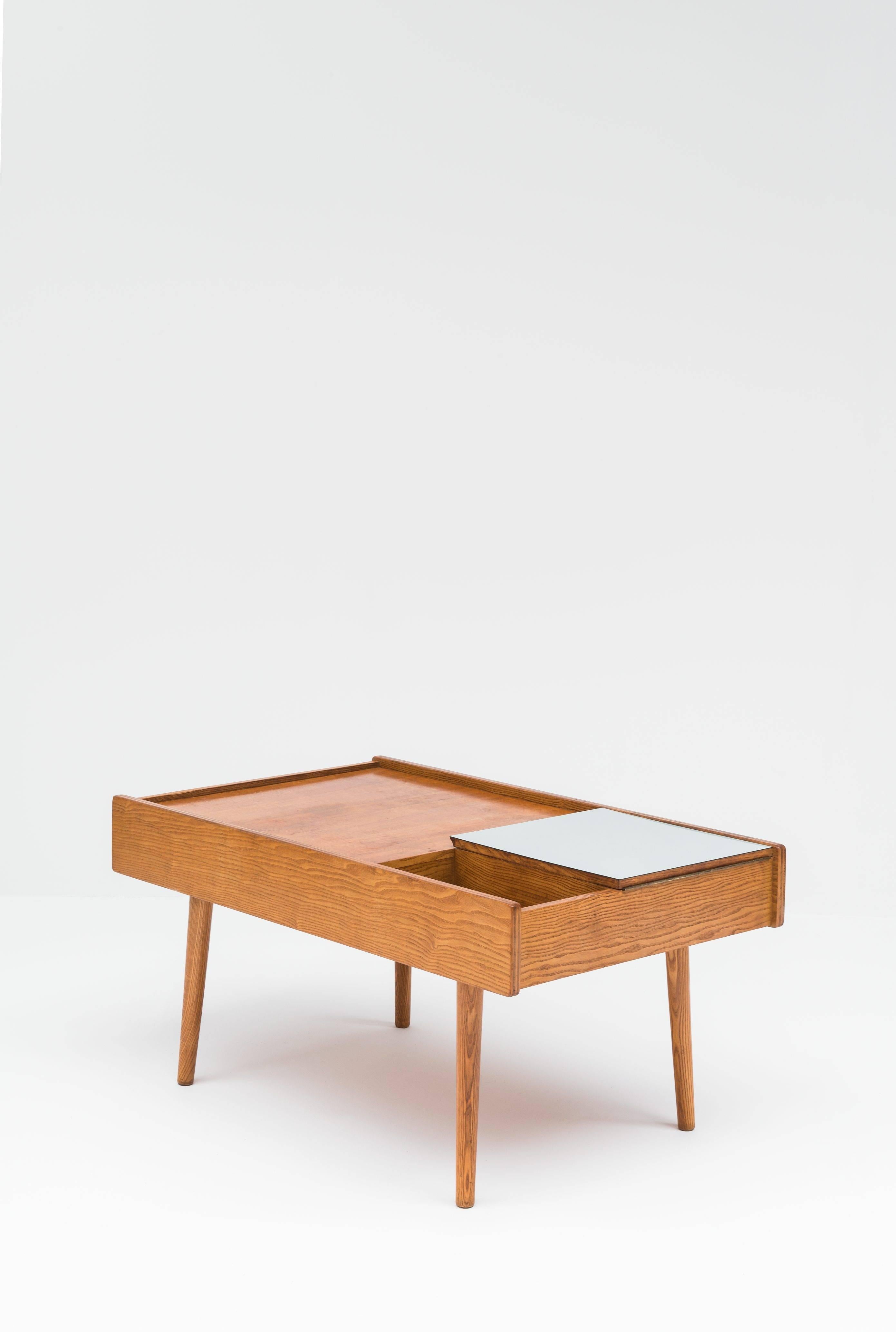 Low table 119 by Pierre Paulin (1927-2009).
Meubles TV edition, 1953.
