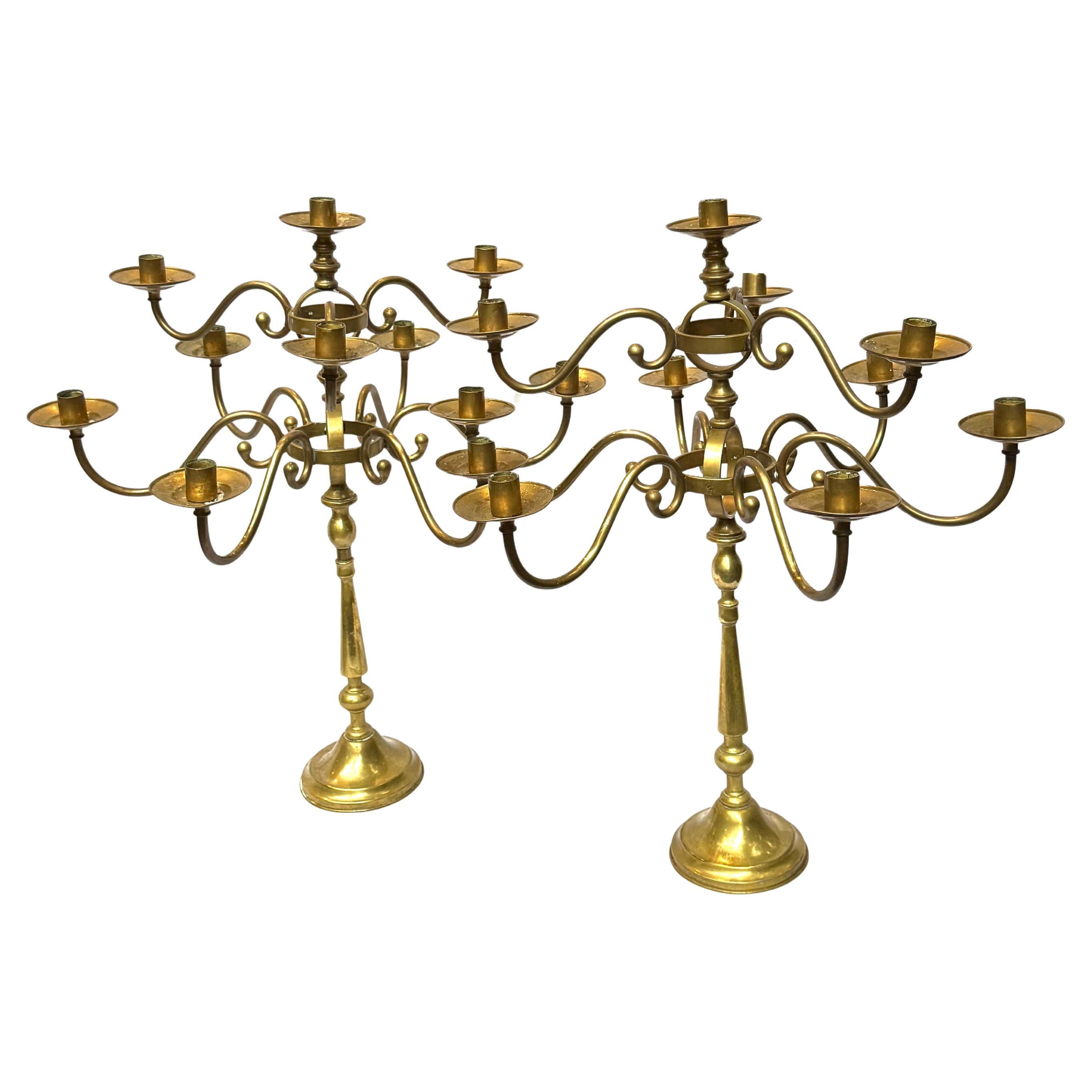 Coppia monumentale di candelabri in ottone del 1960 di Madame Journel, Rio de Janeiro
 
Questa rara coppia di candelabri a dodici luci è stata realizzata a Rio de Janeiro intorno al 1960 dal rinomato Atelier di Madame Journel, nota per le sue