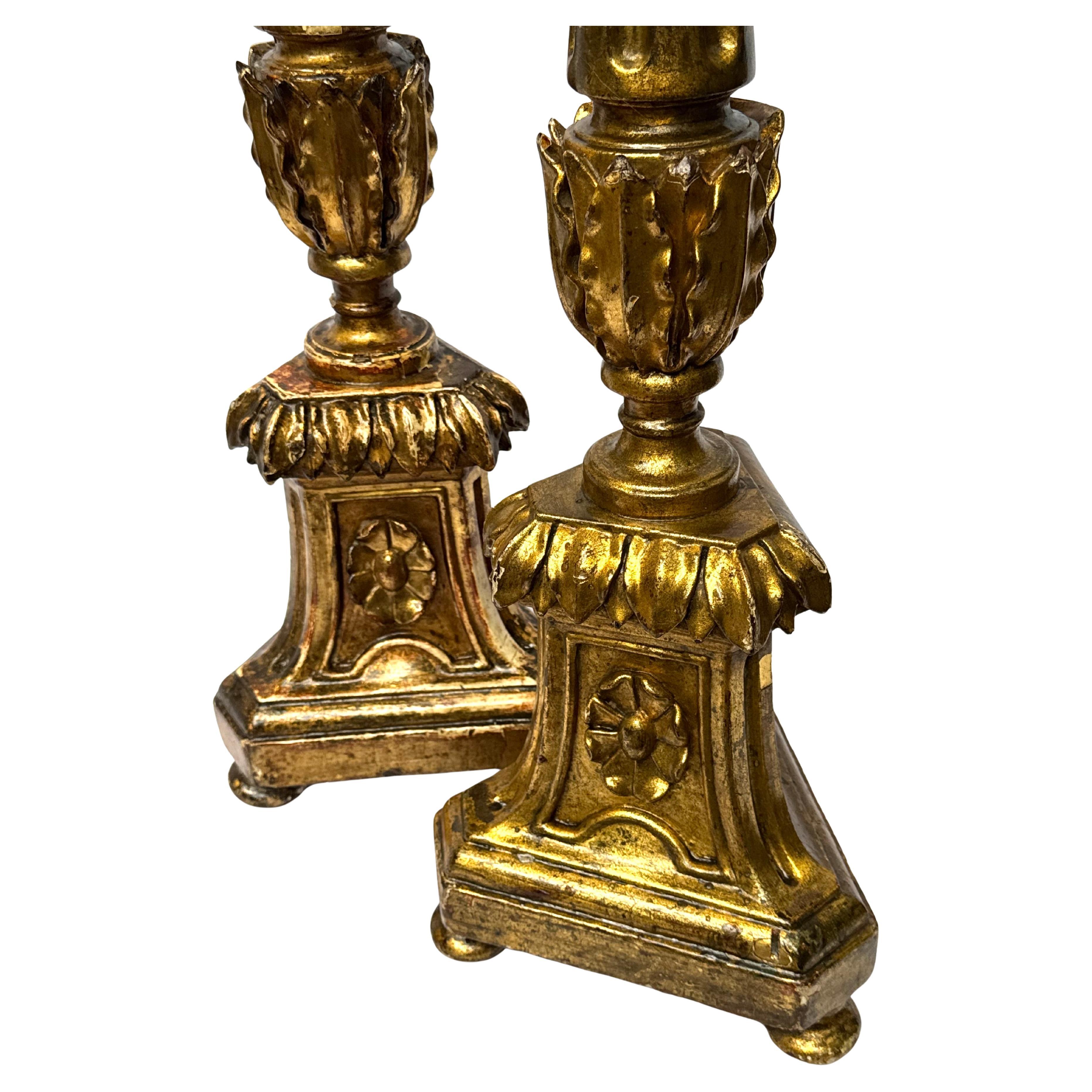 Coppia di grilli da altare in legno dorato italiano del XIX secolo In condizioni buone in vendita a Rio De Janeiro, BR
