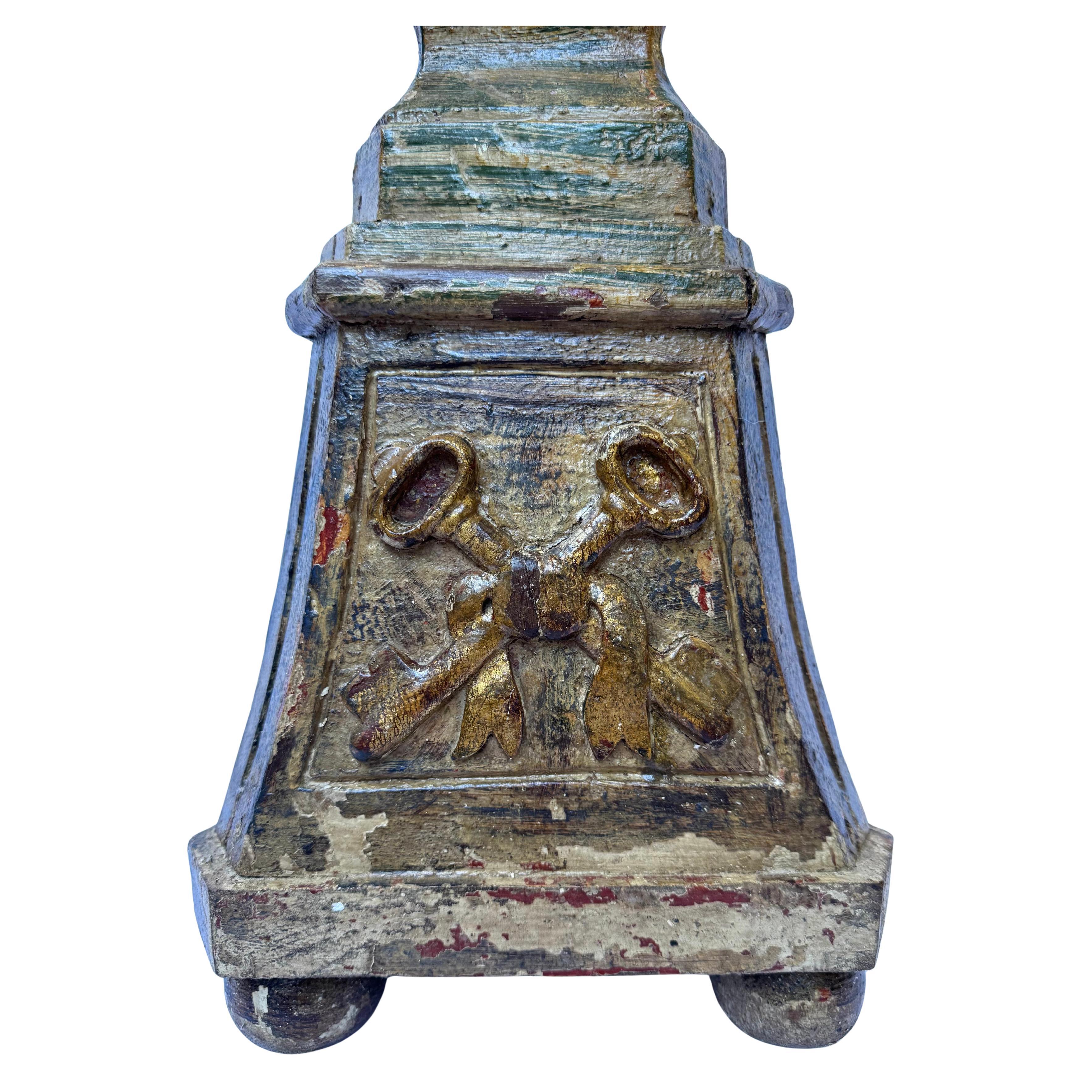 Neoclassical Impressive 19th Century Italian Giltwood  113cm High – Keys of Saint Peter For Sale