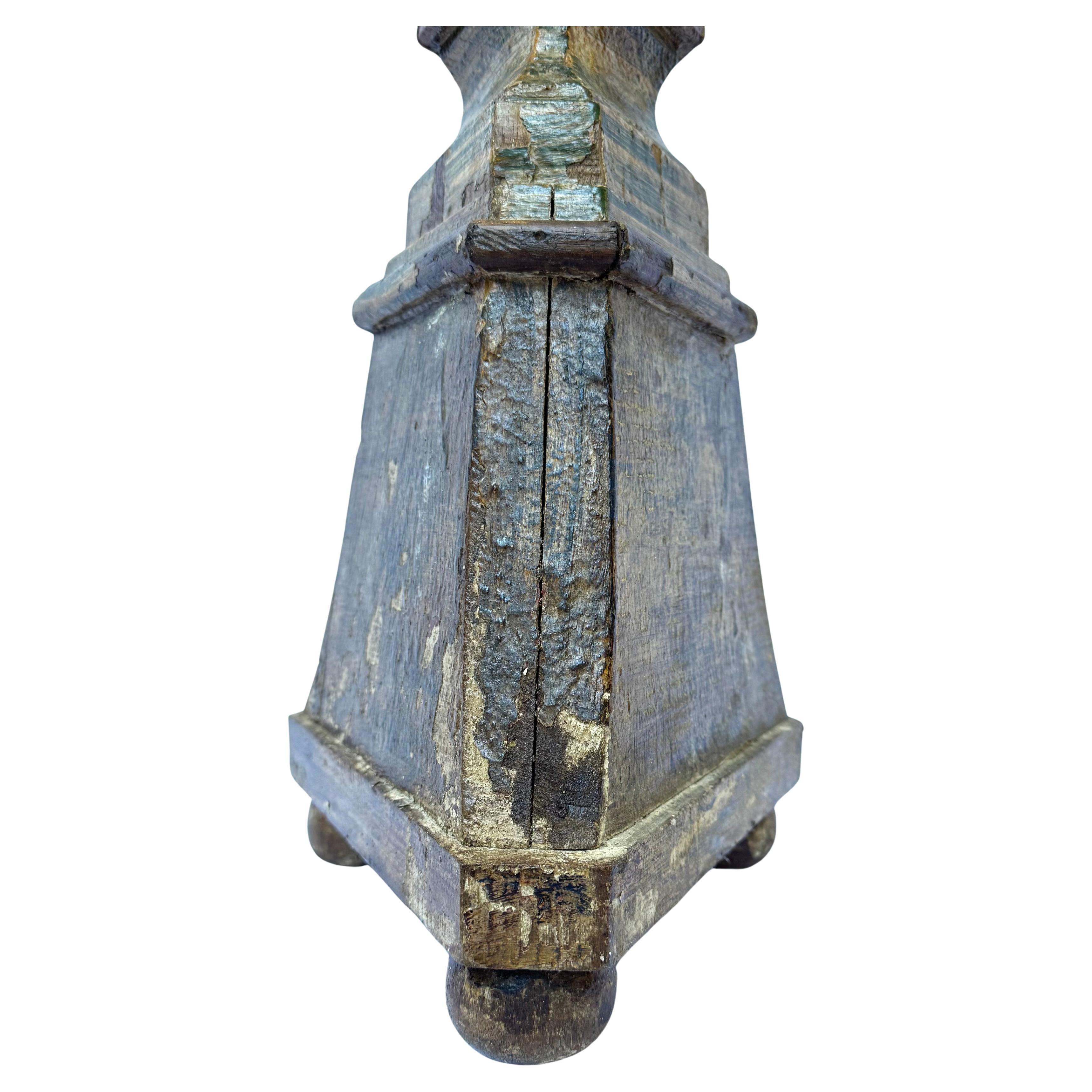 Impressive 19th Century Italian Giltwood  113cm High – Keys of Saint Peter For Sale 3