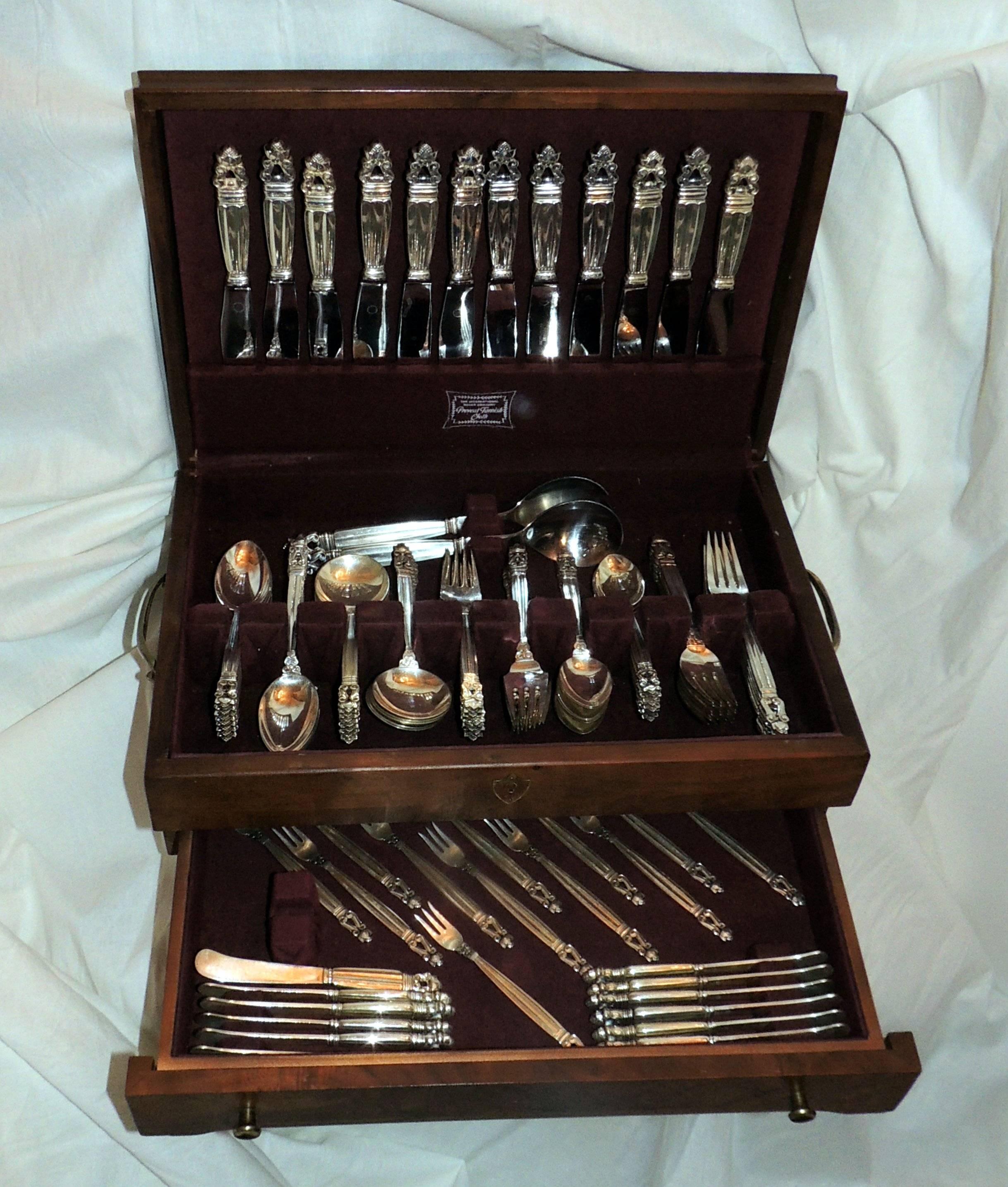 Acorn by George Jensen sterling silver flatware set with storage box
- 98 pieces.

 This set includes:
12 dinner knives, long handle, 9 1/8