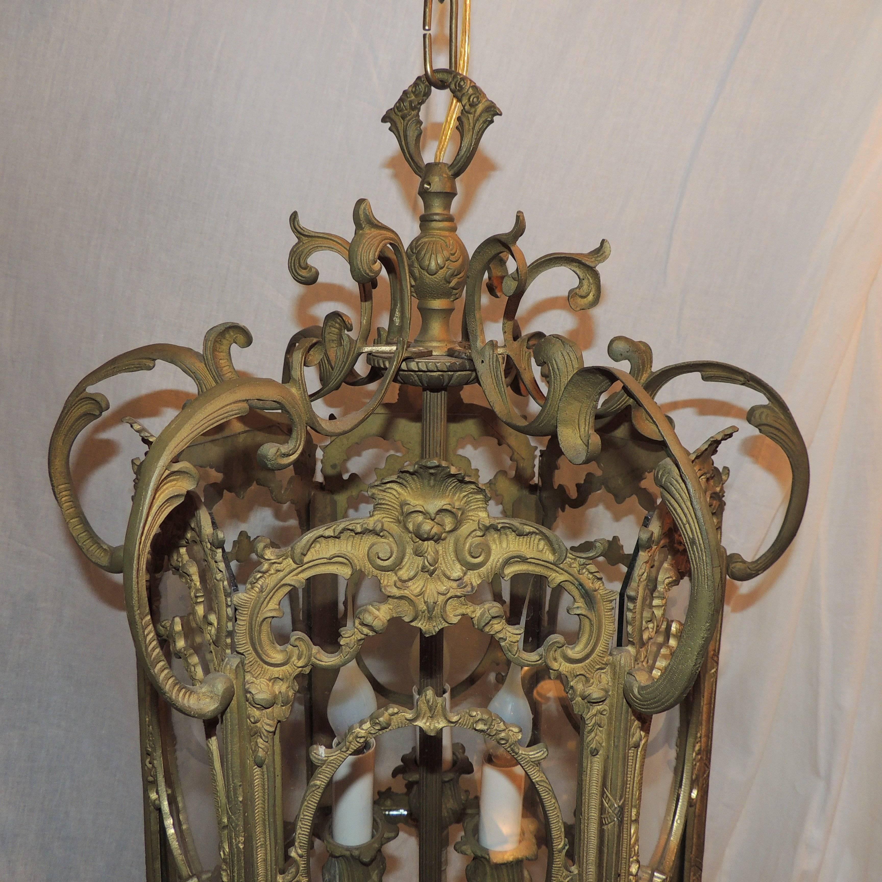 French Filigree Gilt Doré Bronze Hexagon Glass Lantern Three-Light Fixture In Good Condition In Roslyn, NY