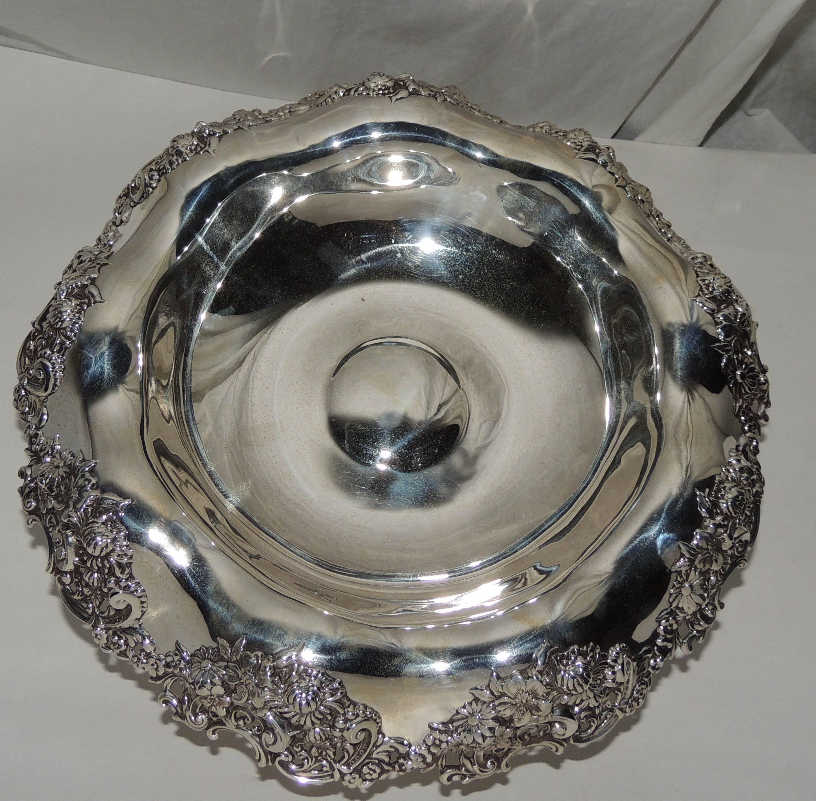 Wonderful Bailey Banks & Biddle Sterling Centerpiece Hand Chased Chrysanthemum In Good Condition For Sale In Roslyn, NY