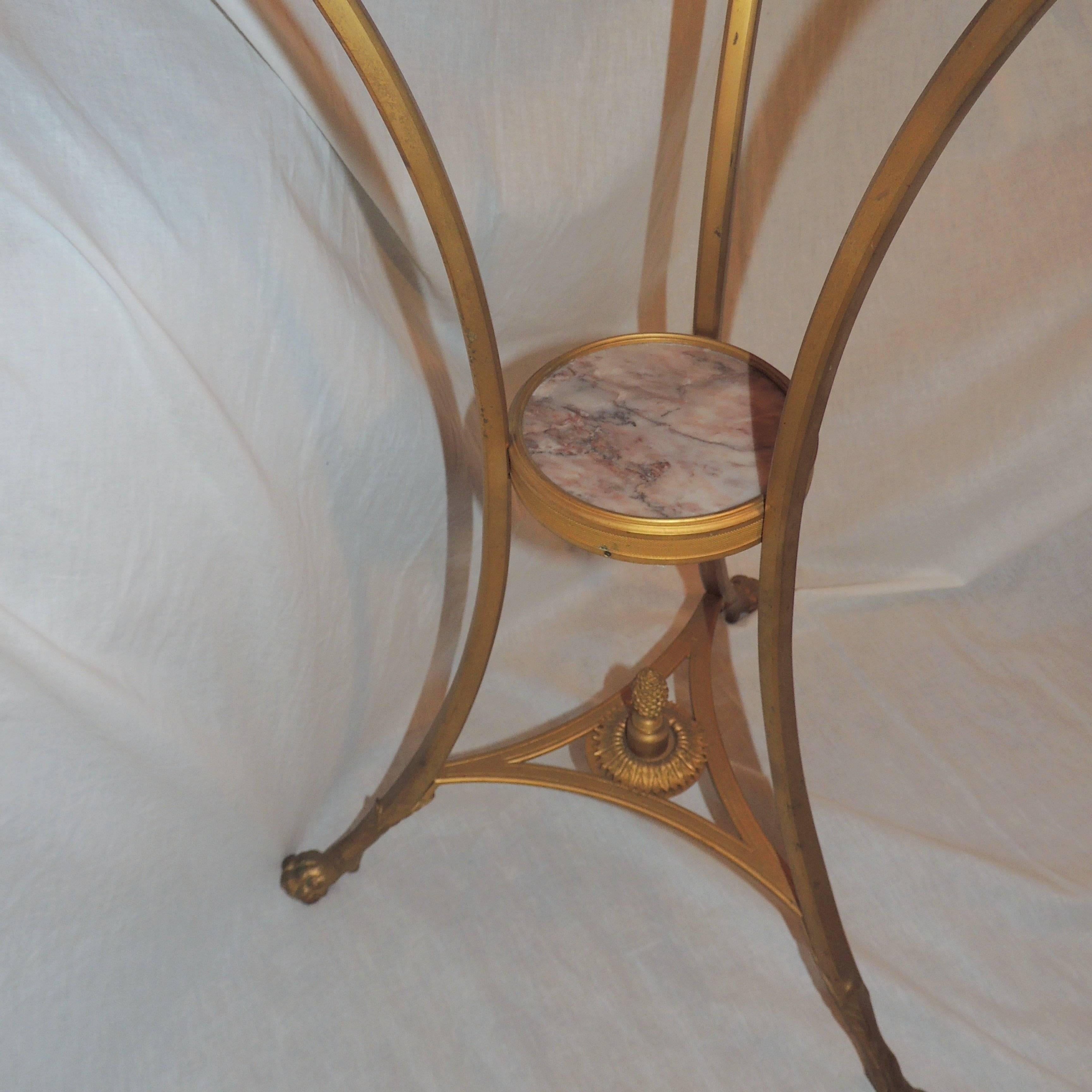 Merveilleuse table néoclassique en bronze doré et marbre rouge Louis XV1 Gueridon Bon état - En vente à Roslyn, NY