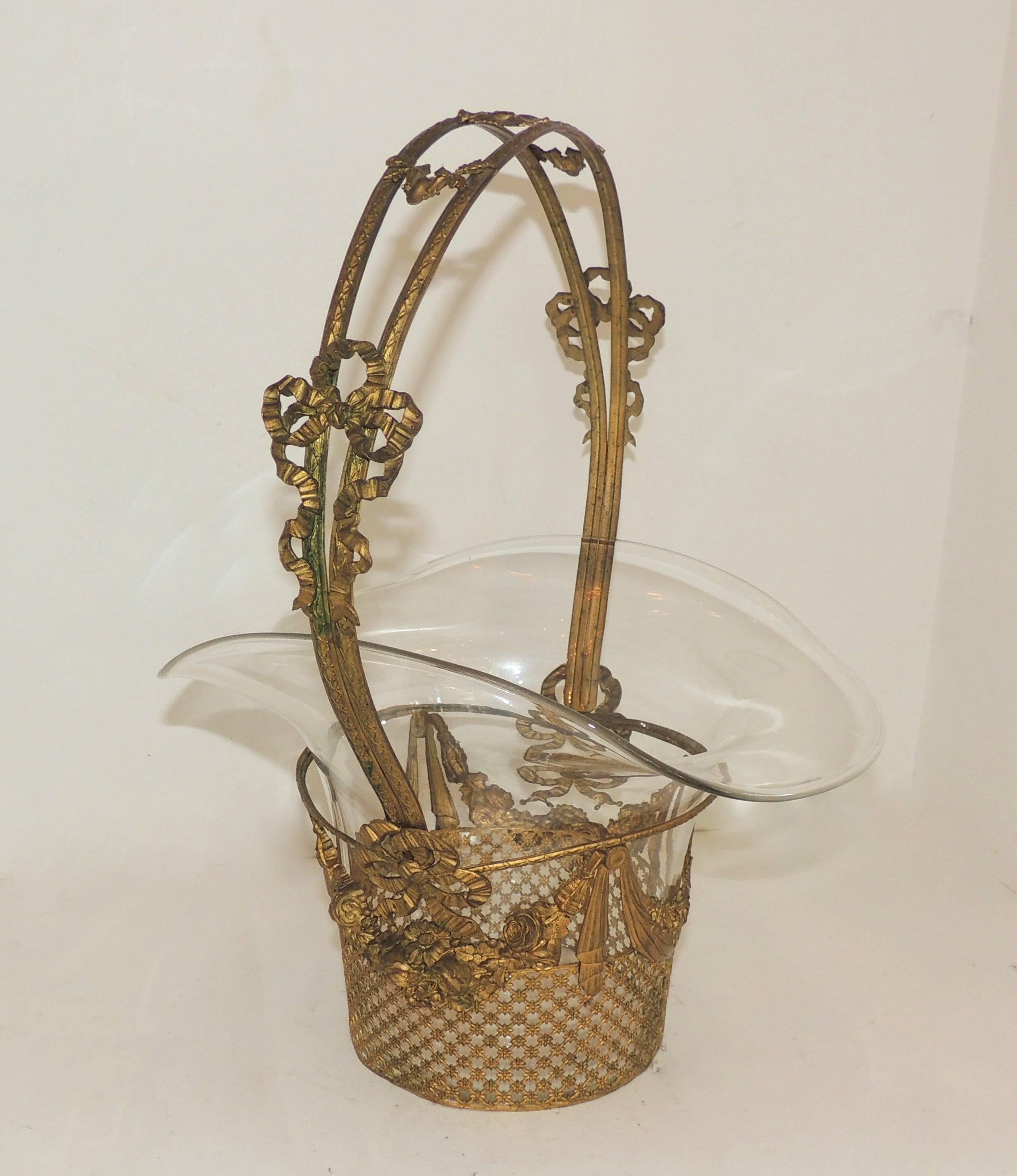 Wonderful antique centerpiece doré bronze open weave basket with floral bows and curved crystal glass insert.

Measures: 12.5" H x 10" D x 9.75" W.
Insert: 7.5" W x 10" L x 7" D.