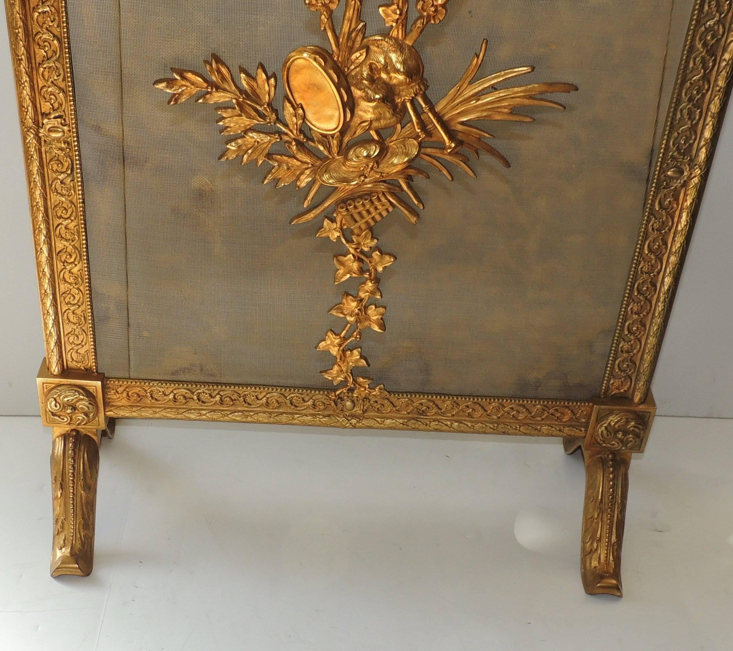 Wonderful Gilt Doré Bronze Bow FireScreen Musical Medallion FirePlace Screen In Good Condition In Roslyn, NY