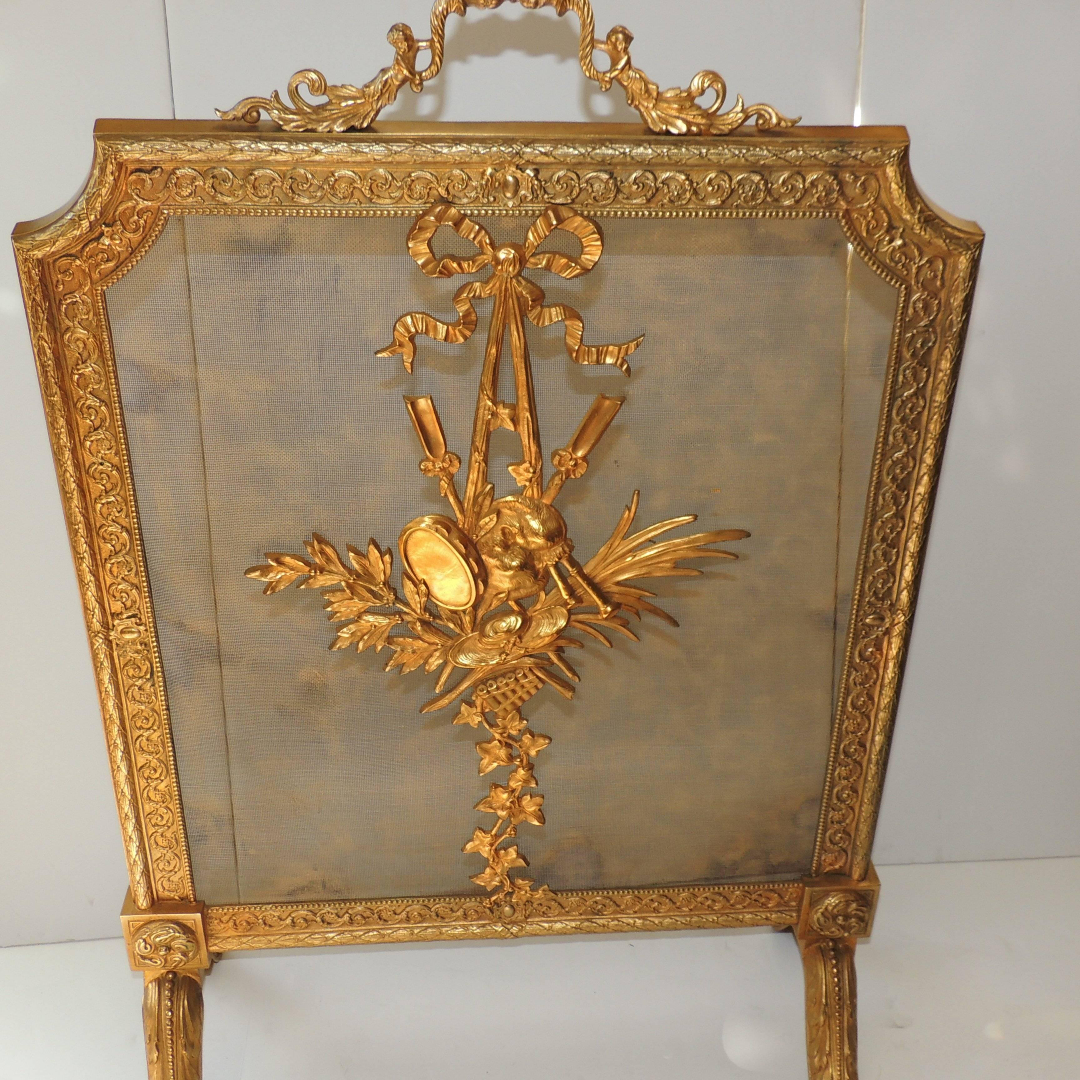 Wonderful doré bronze fire place screen decorated with filigree edging, corner medallions and flutes in a spray of leaves topped with a bronze ribbon and bow.

Measures: 24.5