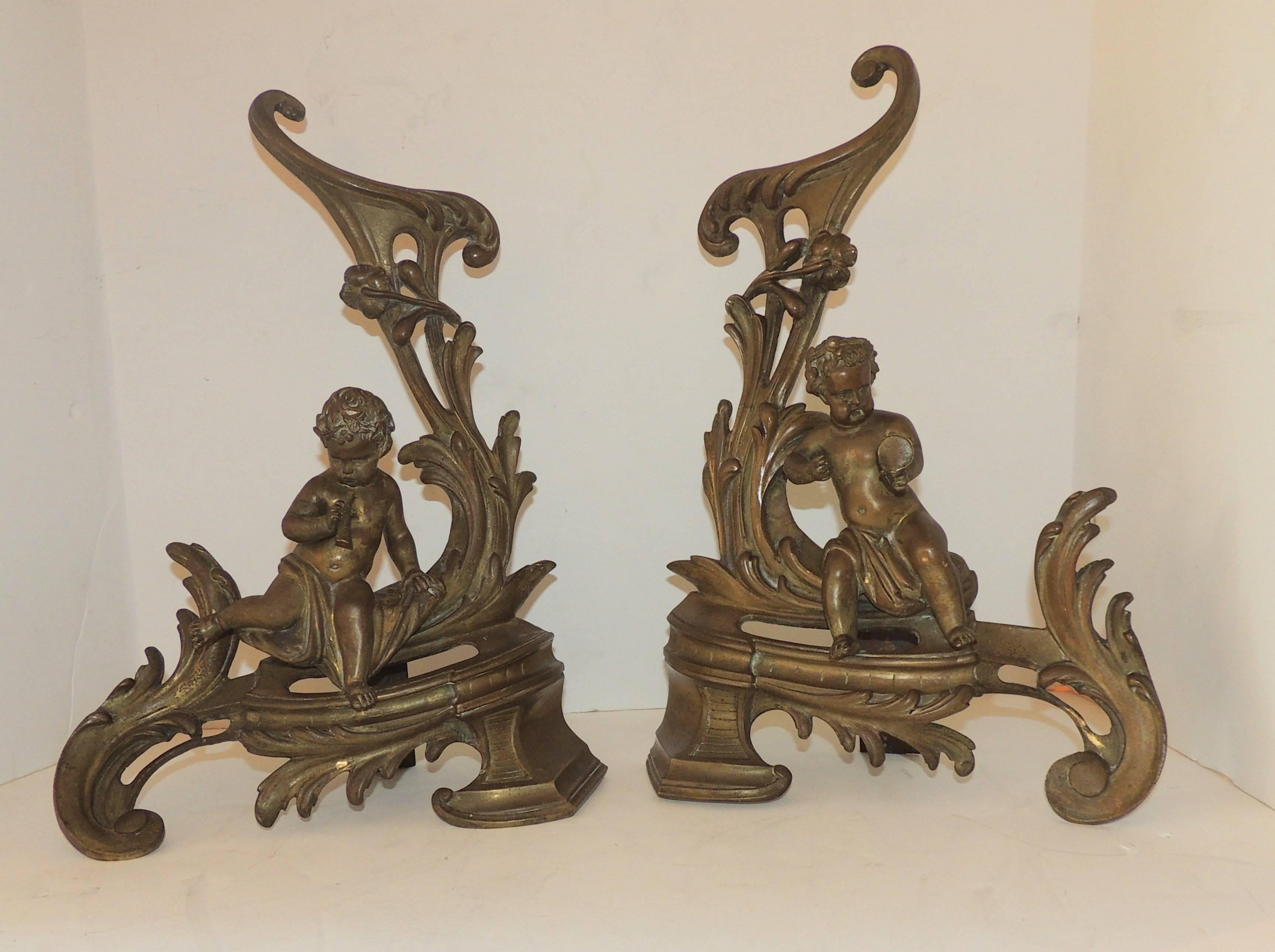 Wonderful French gilt bronze cherub putti fireplace chenets andirons with filigree detail.

Measures; 15" H x 12" W x 5" D.