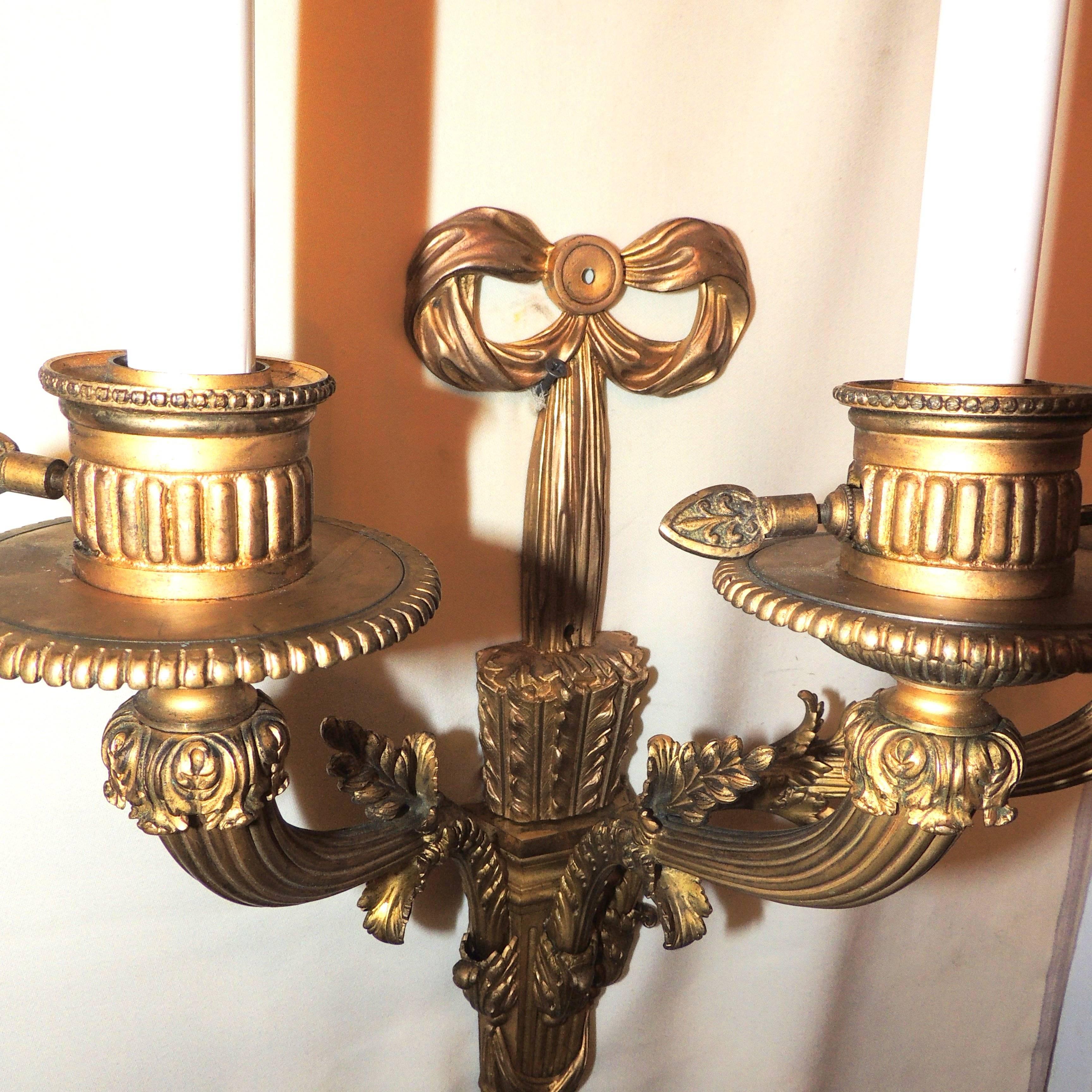 Beautiful Large Three-Arm Caldwell Gilt Doré Bronze Regency Sconces Ribbon Top For Sale 1