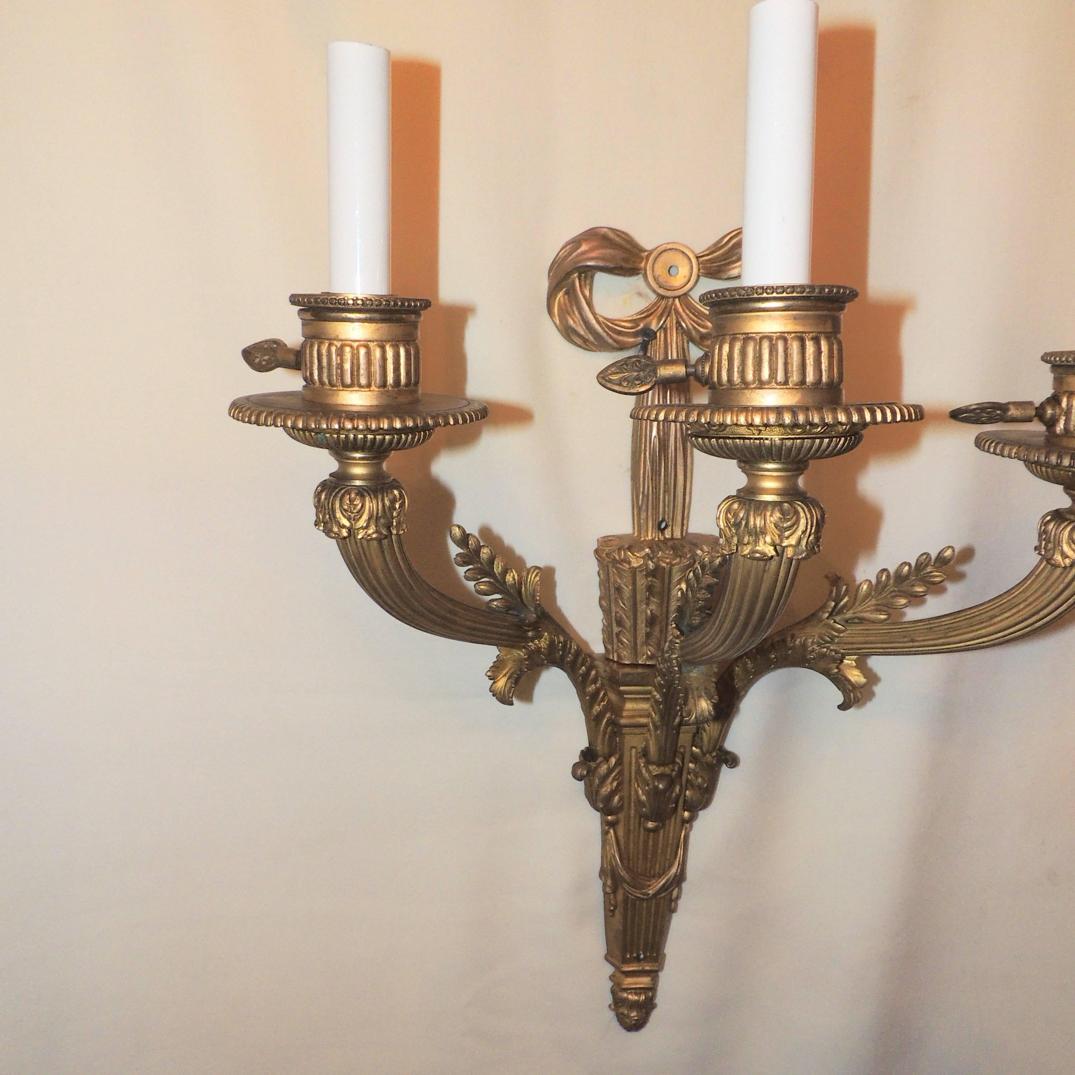 Beautiful Large Three-Arm Caldwell Gilt Doré Bronze Regency Sconces Ribbon Top For Sale 2