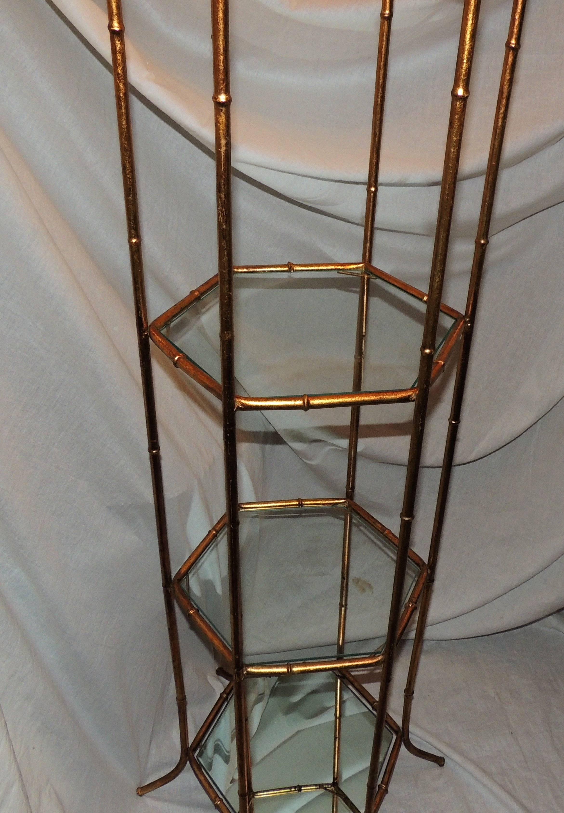 A wonderful vintage Mid-Century Bagues Jansen style pagoda shaped three-tier shelf gilt bamboo etergere with mirror on bottom.

Measures: 63