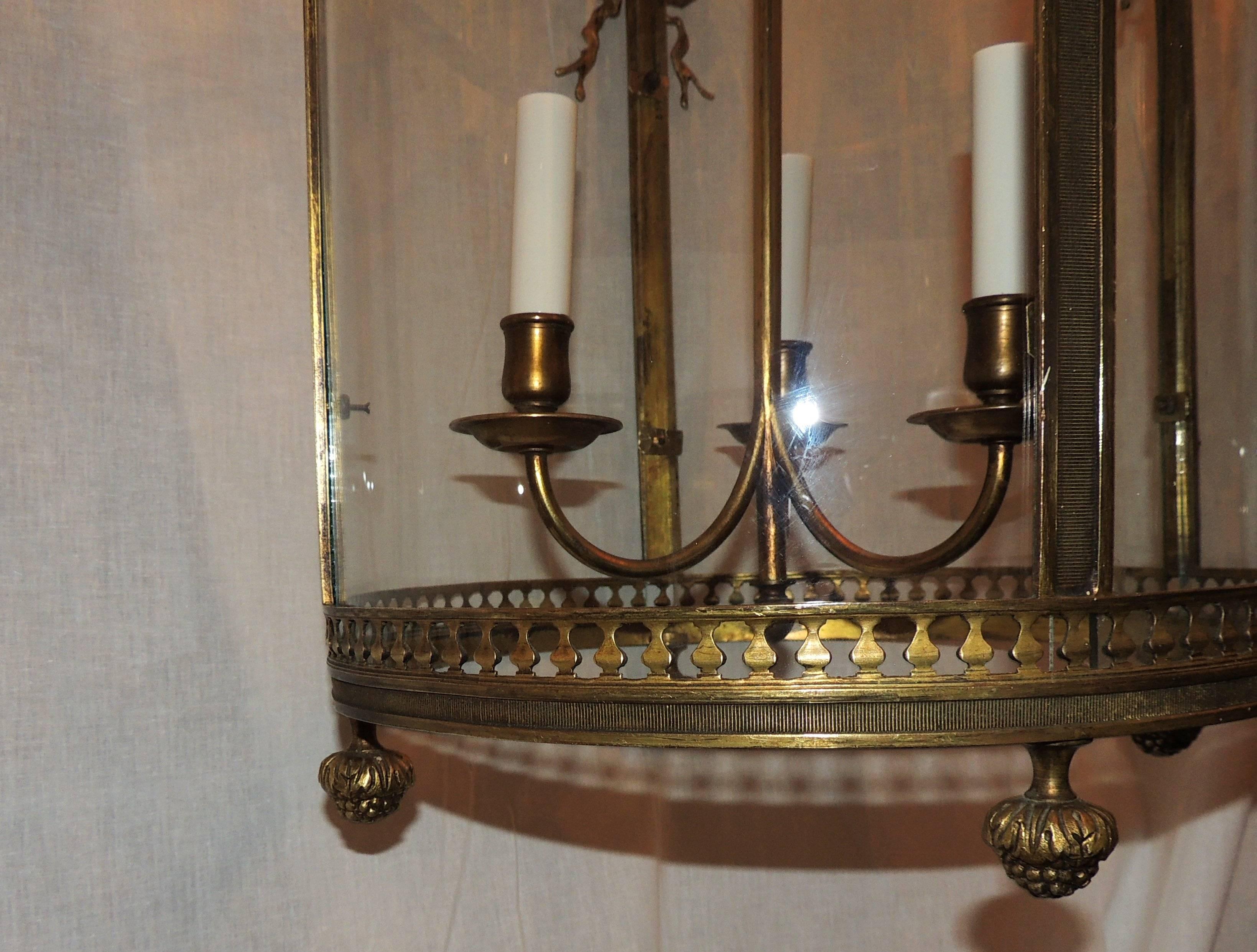 Merveilleuse lanterne néoclassique française avec grand nœud en bronze de style Régence Bon état - En vente à Roslyn, NY