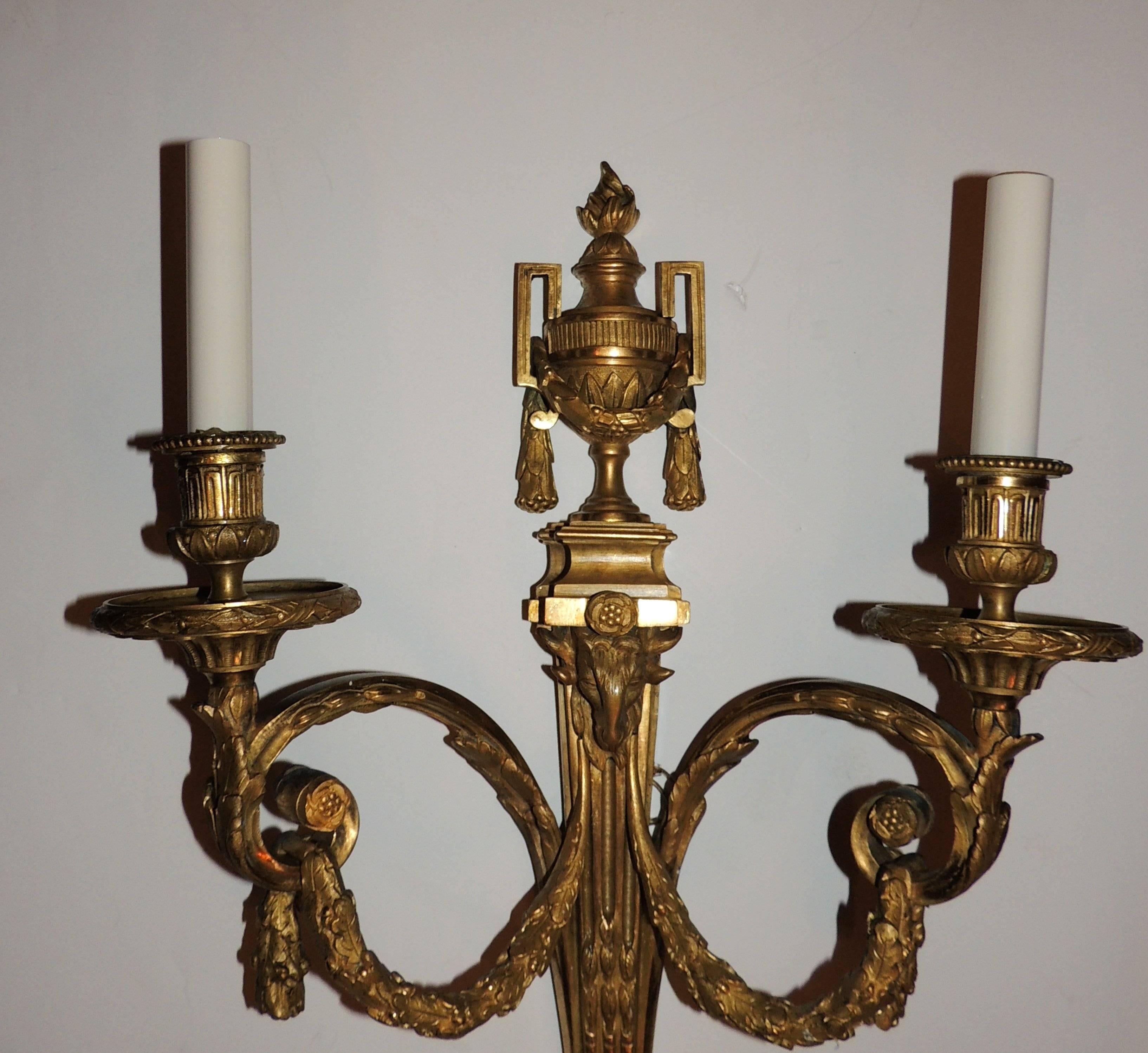 Gilt Fine Pair French Dore Bronze Neoclassical Rams Head Linke Filigree Swag Sconces For Sale