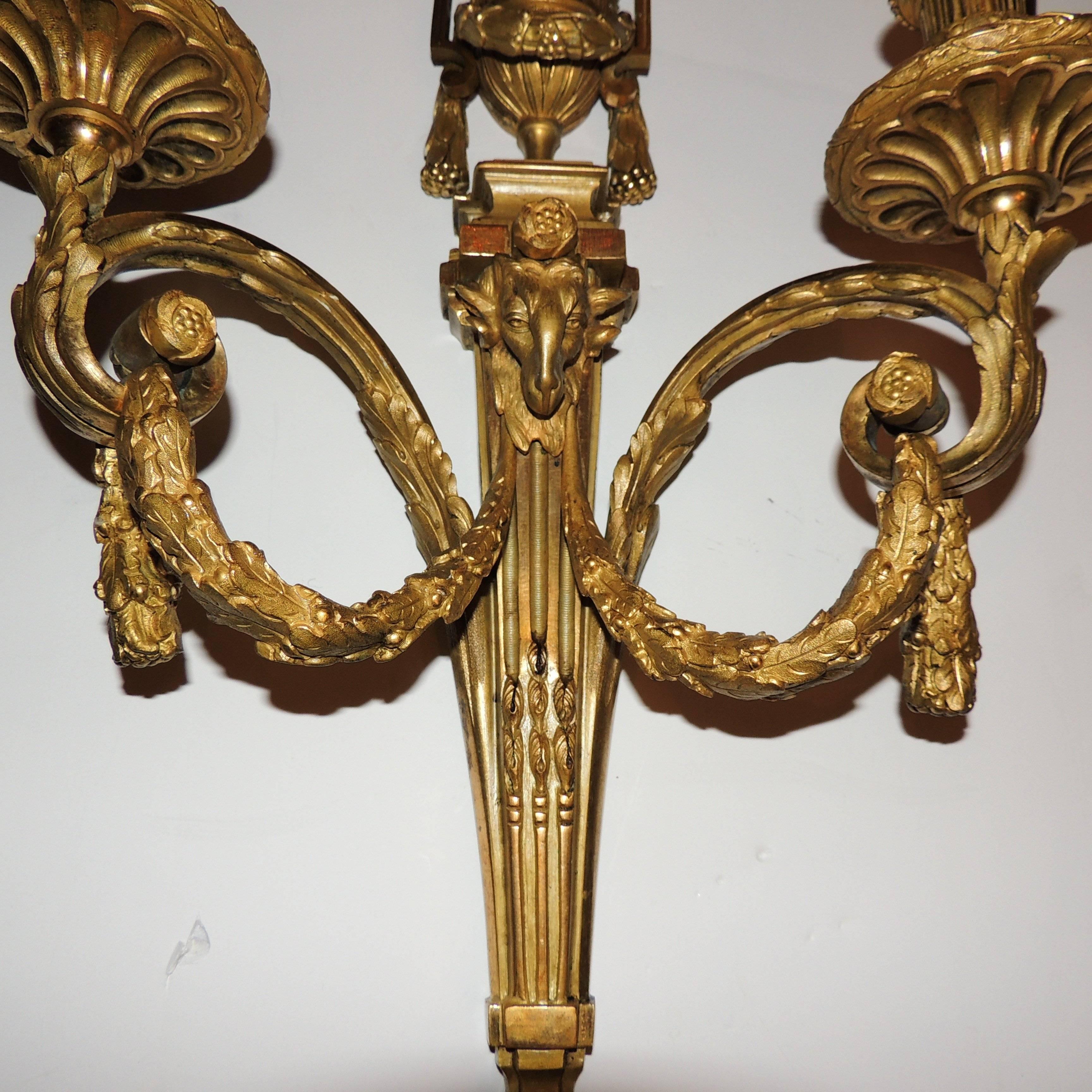 Fine Pair French Dore Bronze Neoclassical Rams Head Linke Filigree Swag Sconces For Sale 4
