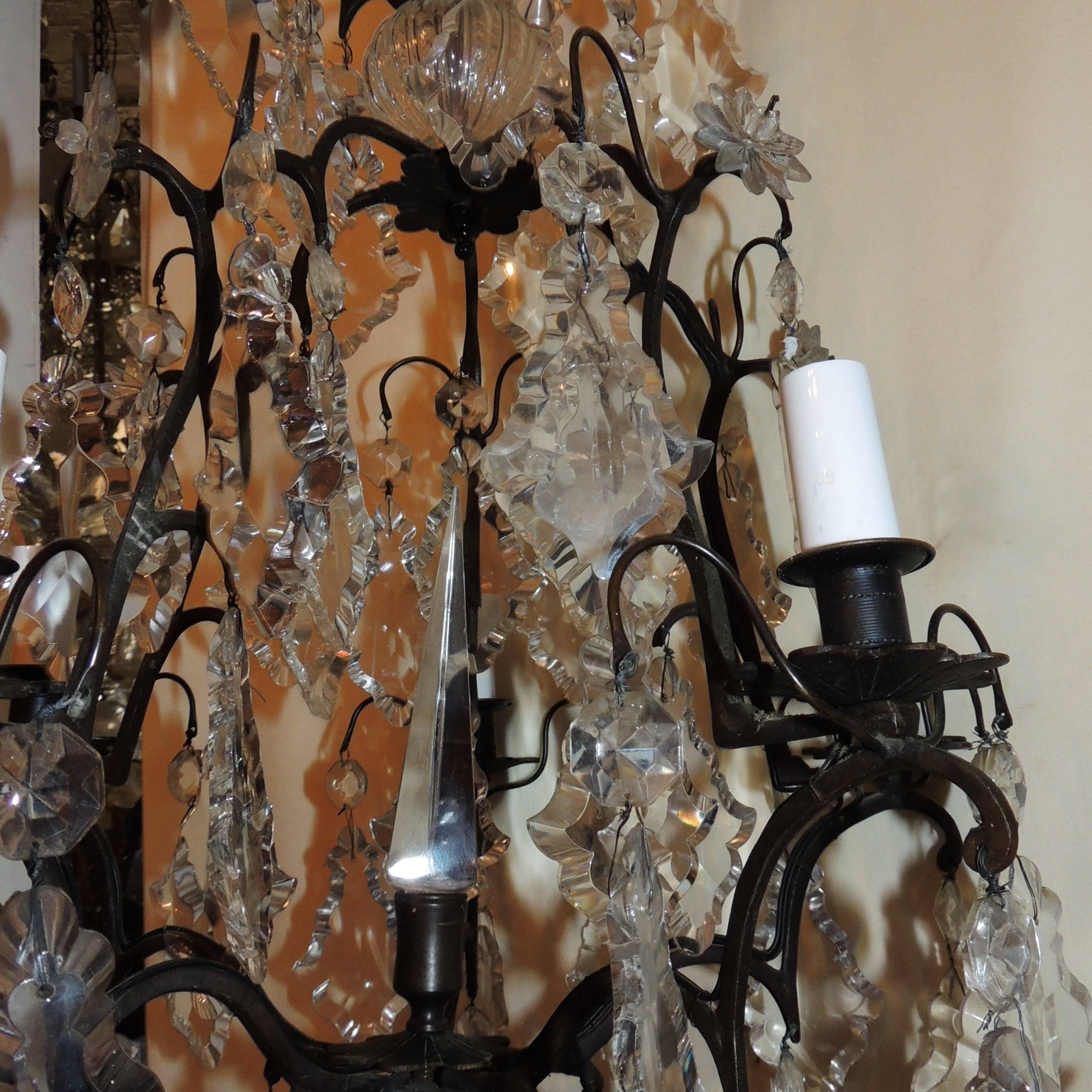 Cristal Charmant lustre français à cinq lumières en forme de cage à oiseaux en cristal patiné et bronze patiné en vente