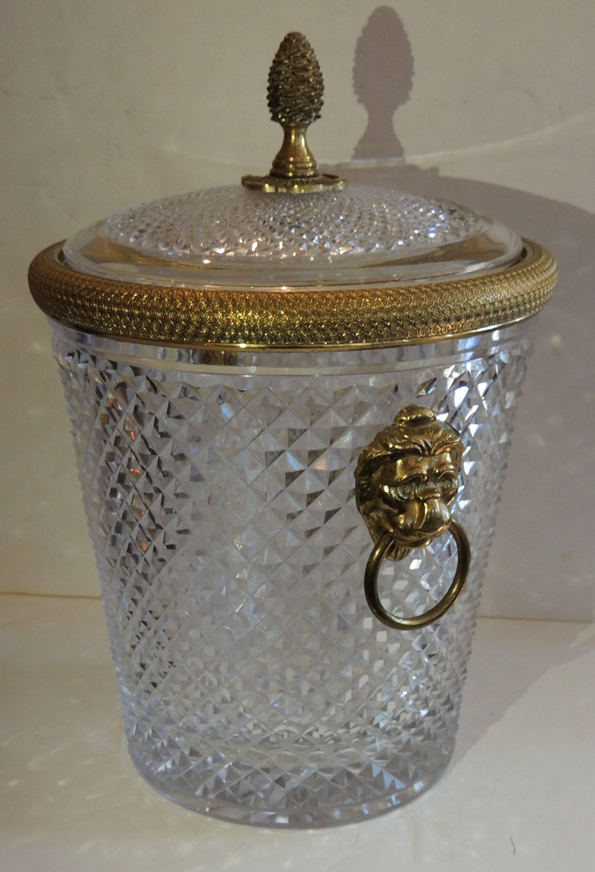 Beautiful cut crystal ice bucket with doré bronze lion handles and bronze acorn top. Baccarat quality ice bucket, unsigned

Measures: 12