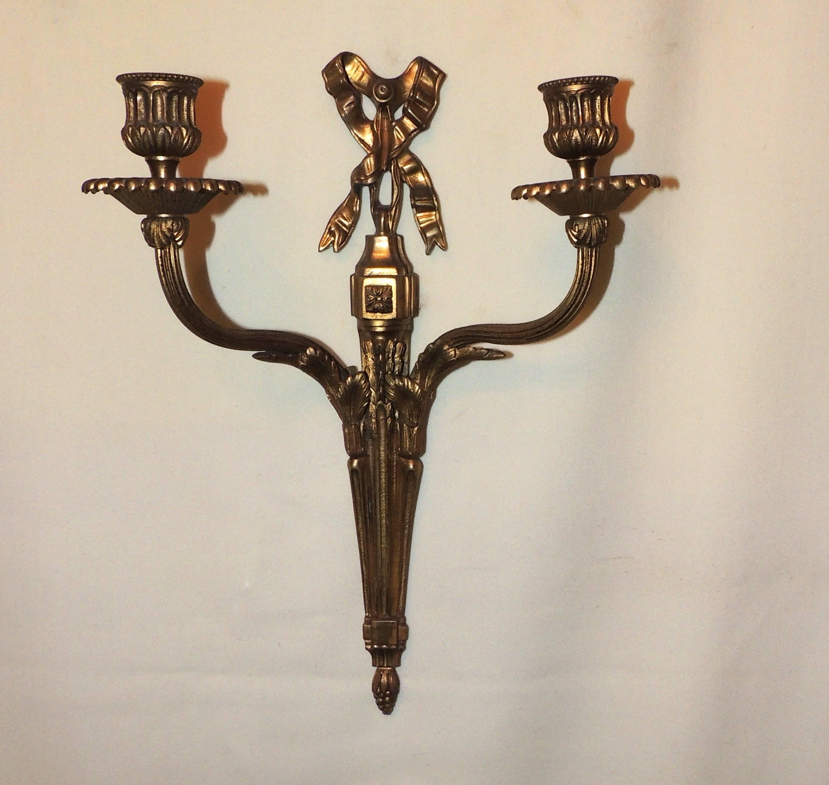 Wonderful French Gilt Bronze Set of Four Bow Top Neoclassical Two-Arm Sconces In Good Condition For Sale In Roslyn, NY