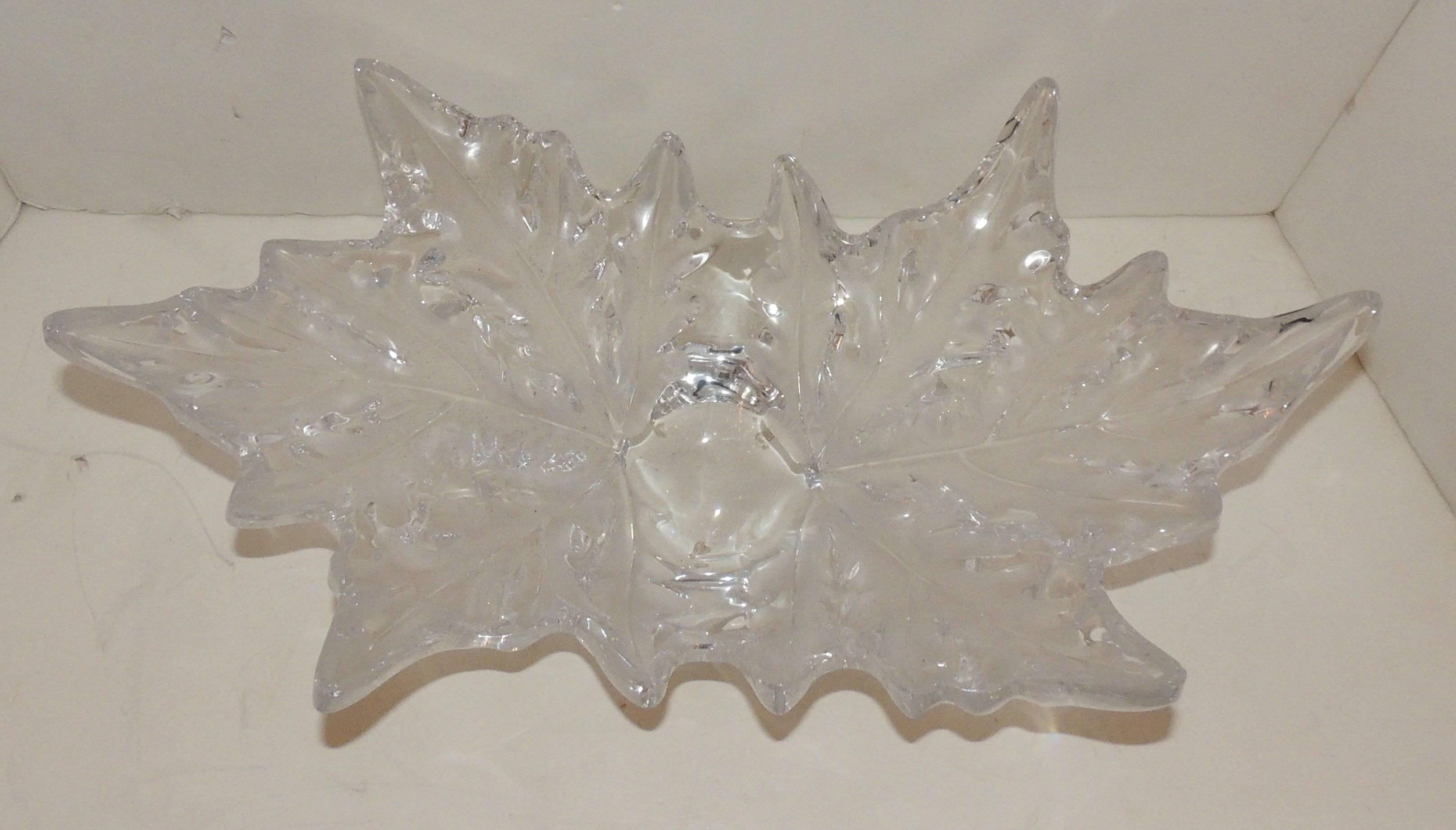 Exquisite Lalique Large Champs Elysees leaf centerpiece bowl in frosted and clear glass. Very minor shelf scratches.

Signed with etched Lalique France signature on base. 


Measurements: 7 '' H x 18