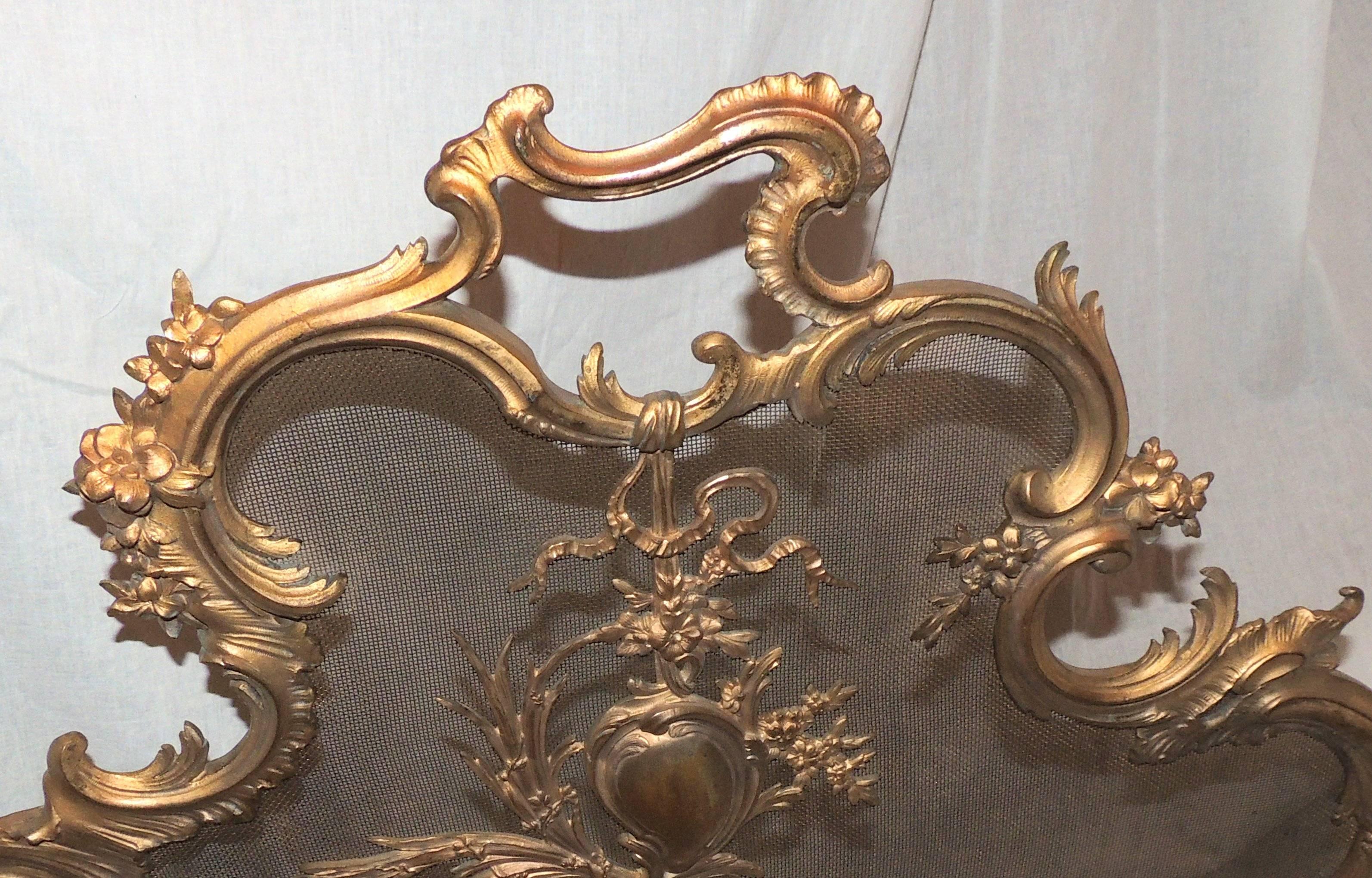 Wonderful Large French Rococo Gilt Bronze Filigree Fire Place Screen Firescreen In Good Condition In Roslyn, NY