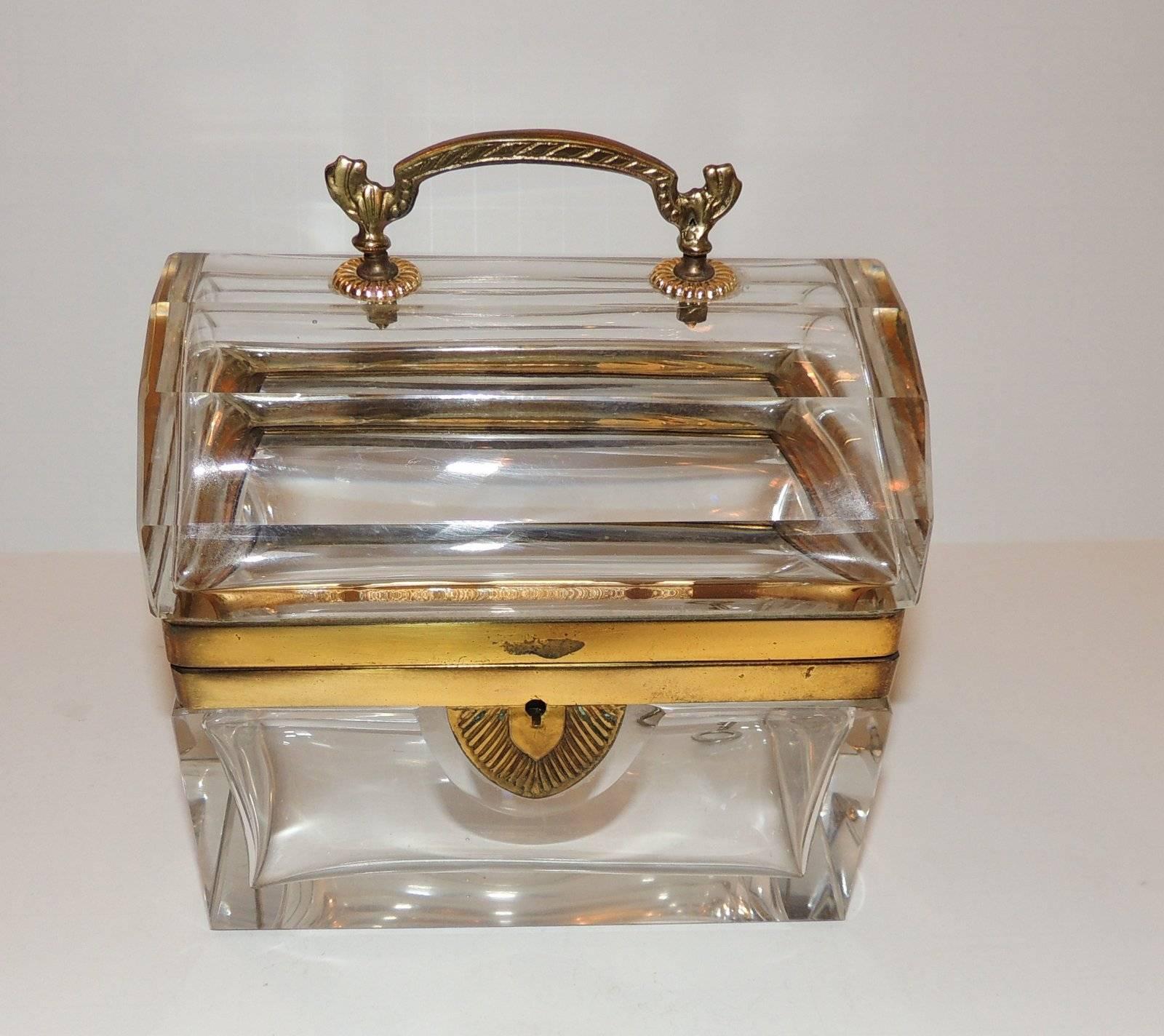 Beautiful French dome handled crystal doré bronze casket jewelry box
with deco keyhole and key


Measures: 5.5" W x 4" D x 6" H.